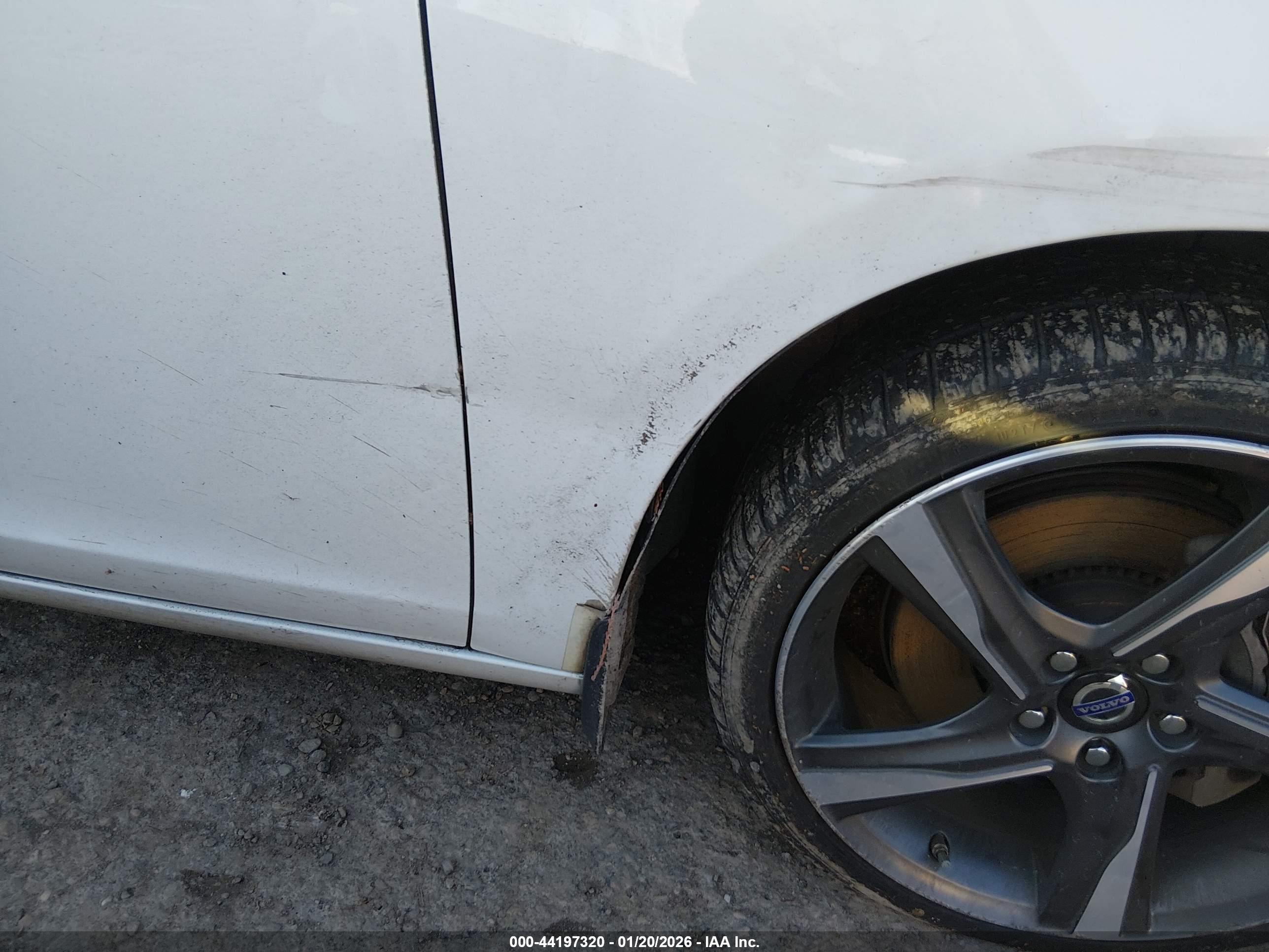 VOLVO S60 image 6