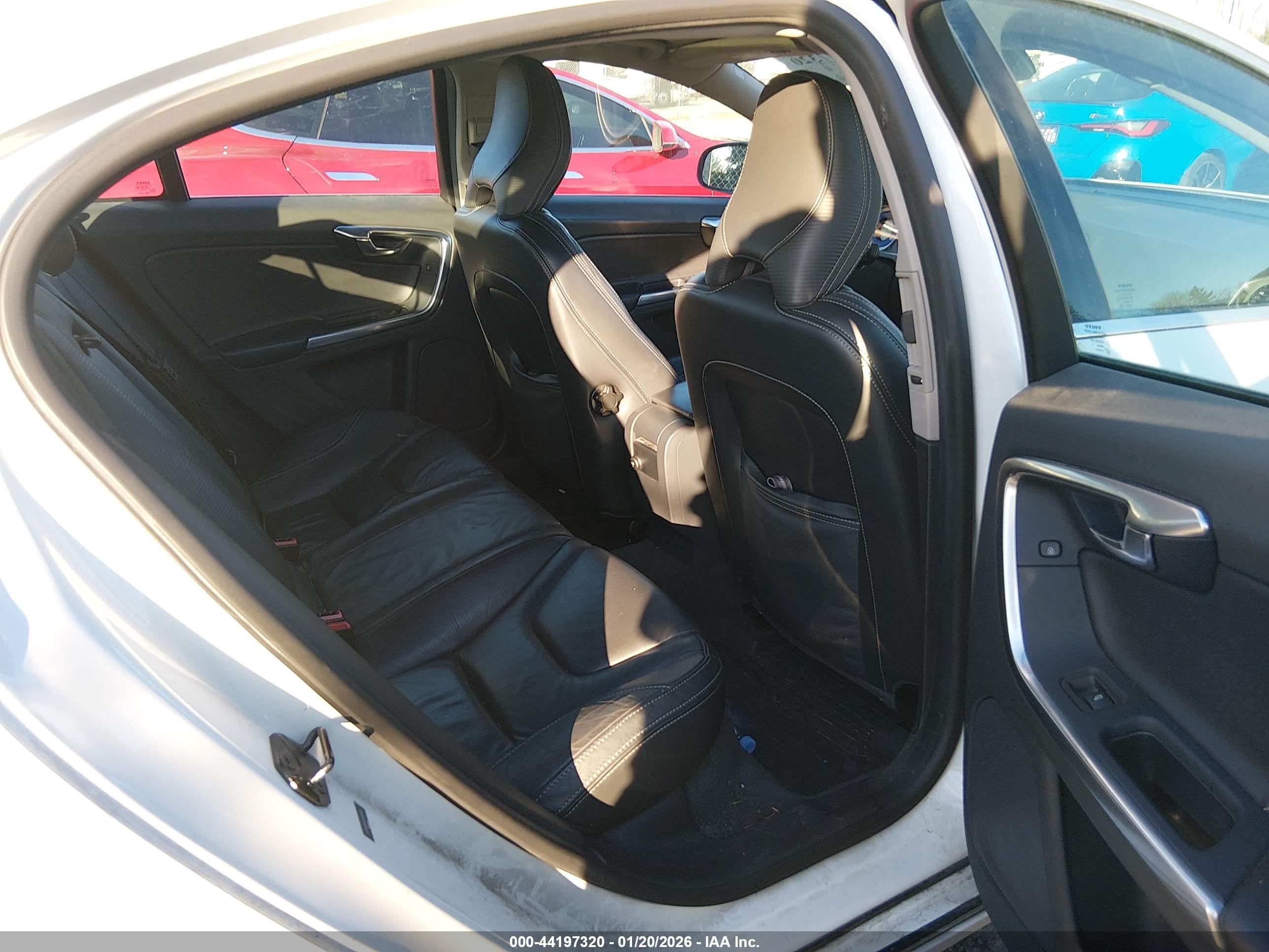 VOLVO S60 image 8