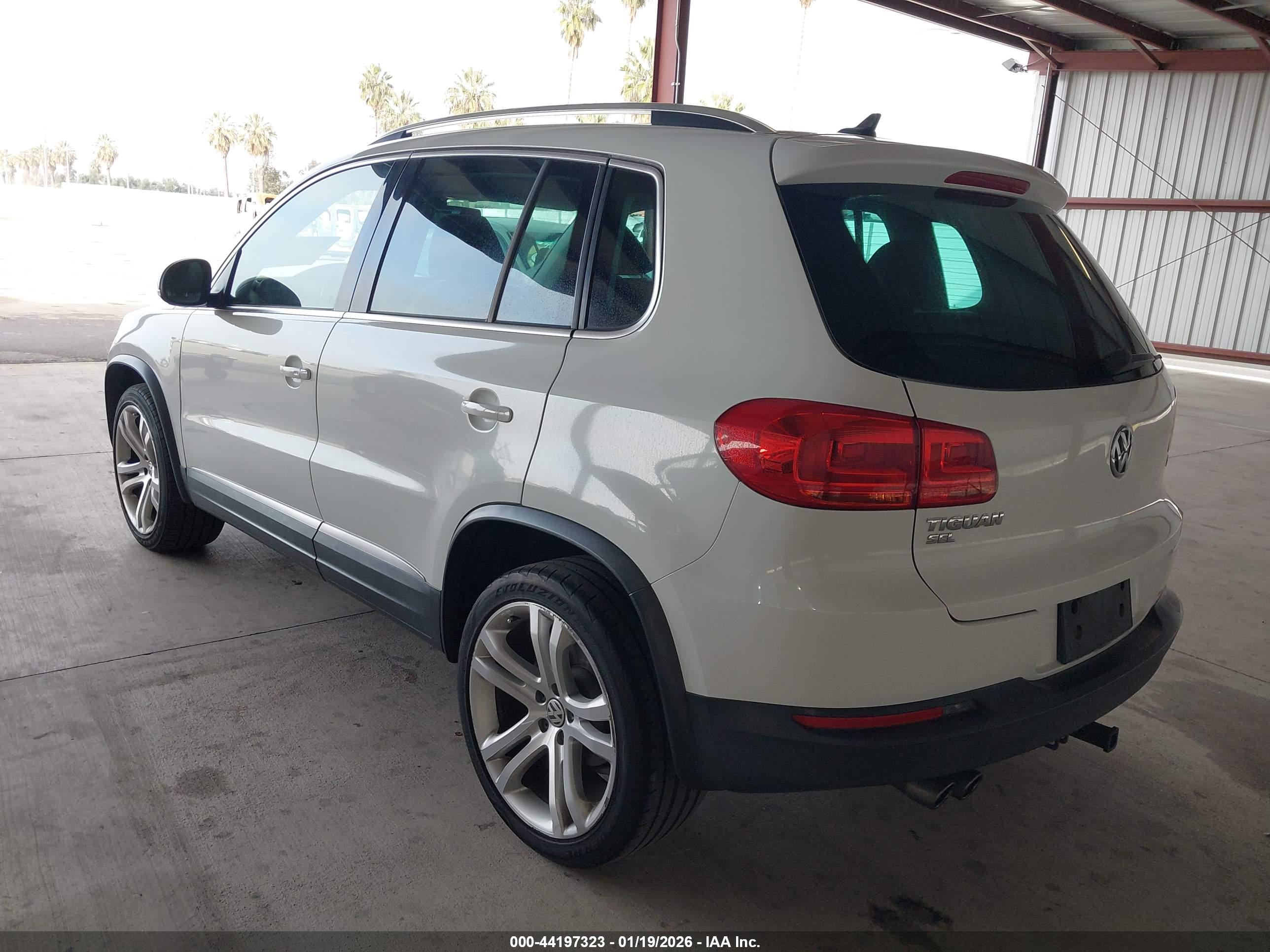 VOLKSWAGEN TIGUAN image 3