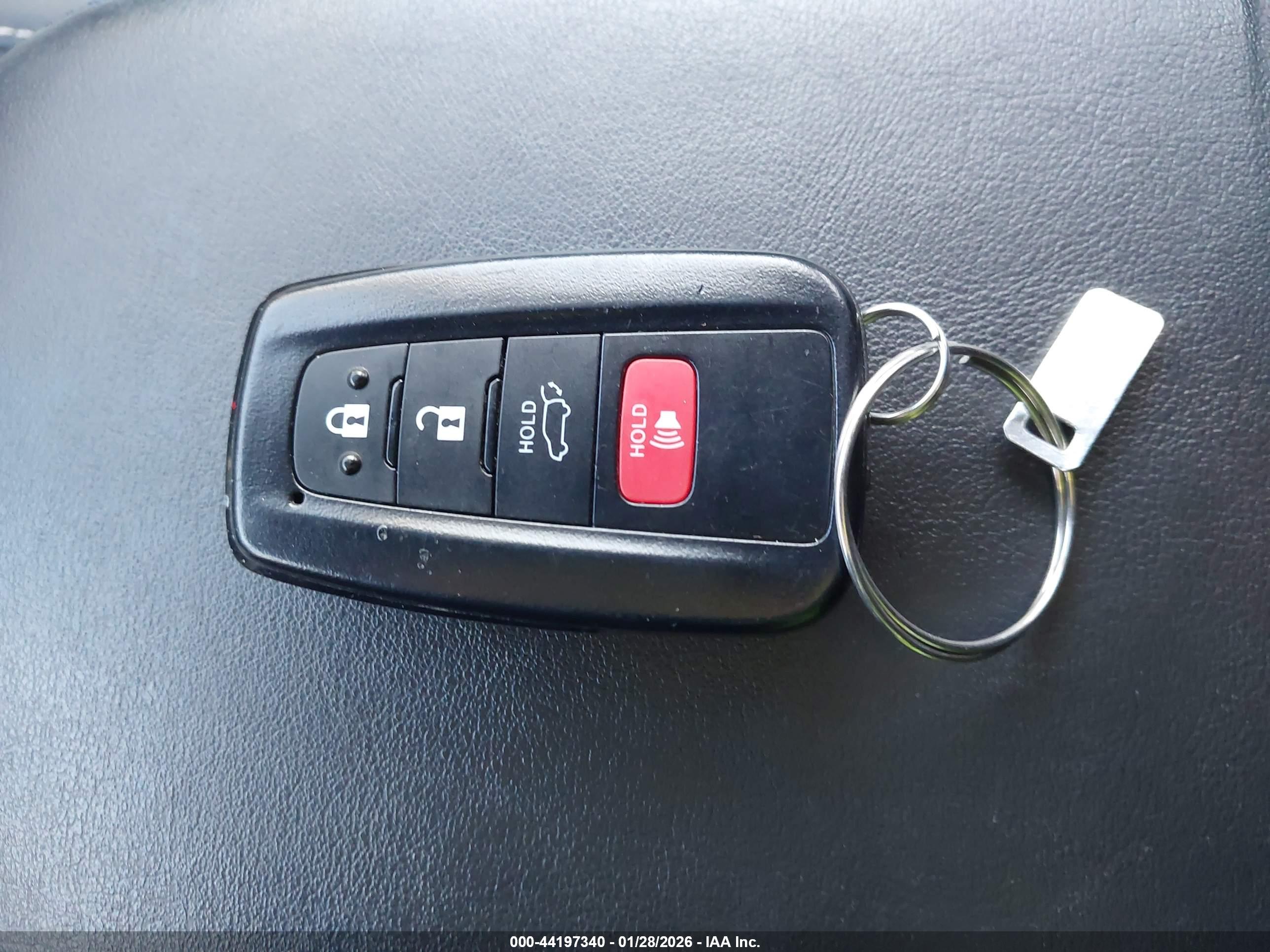 TOYOTA RAV4 image 11