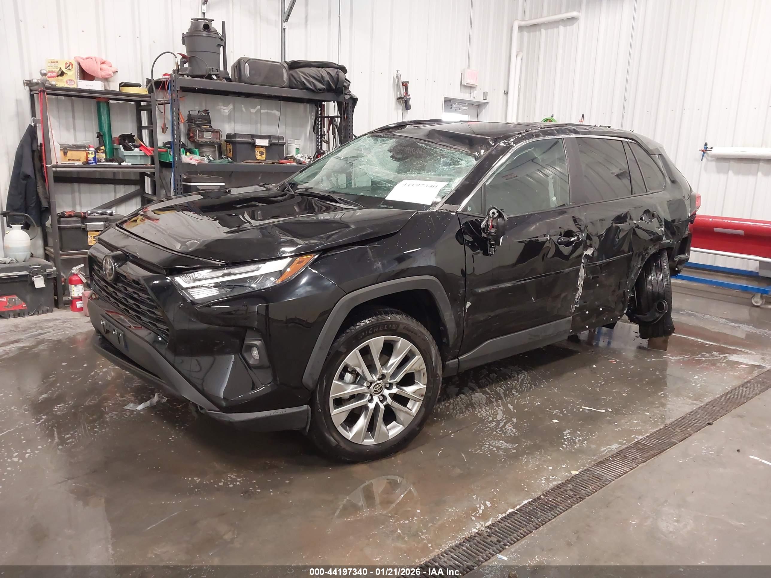 TOYOTA RAV4 image 2