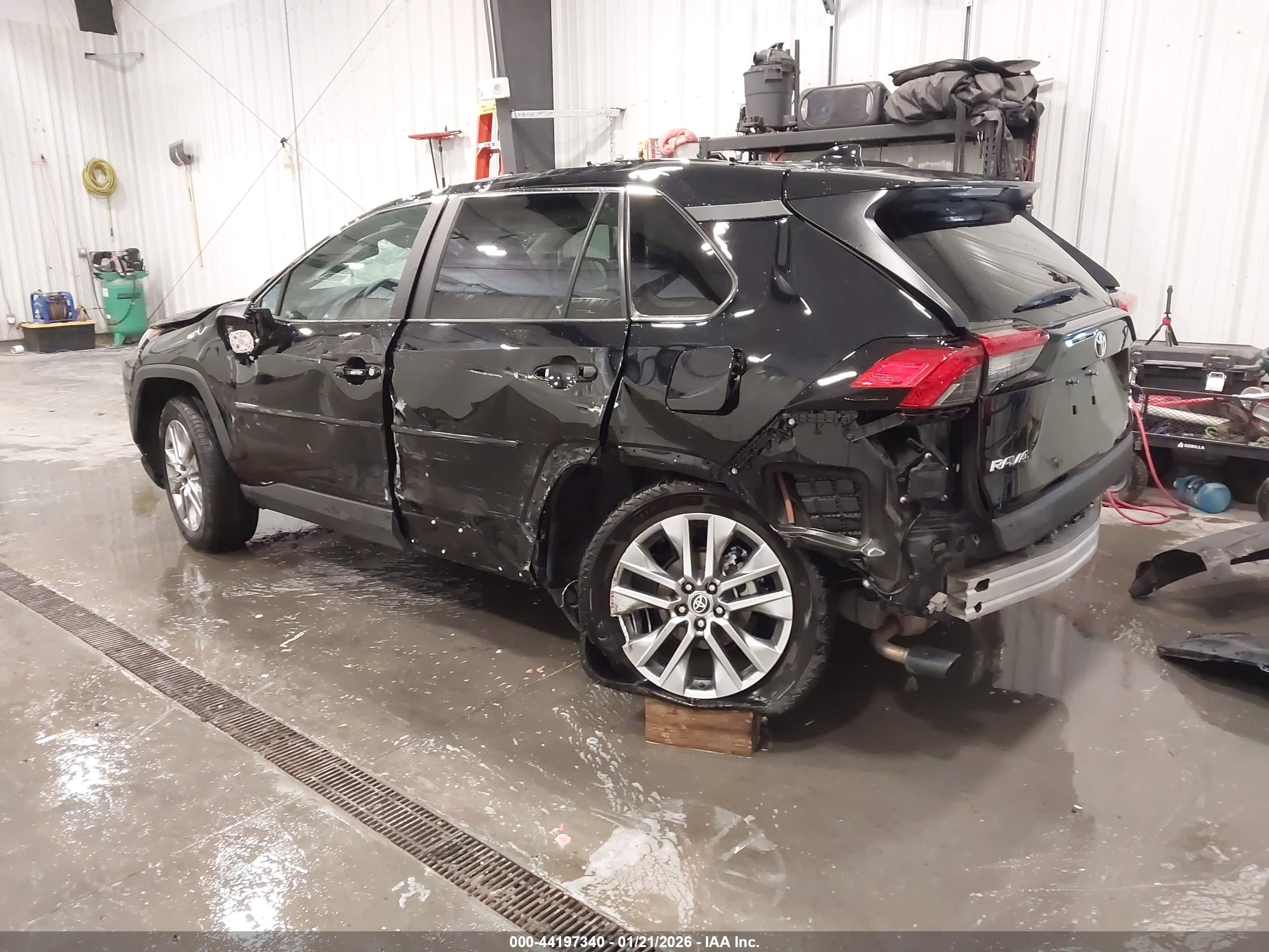 TOYOTA RAV4 image 3