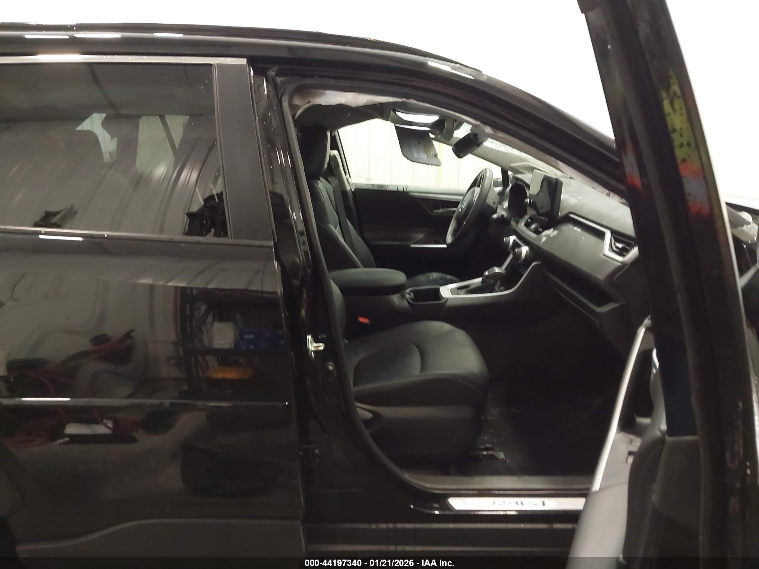 TOYOTA RAV4 image 5
