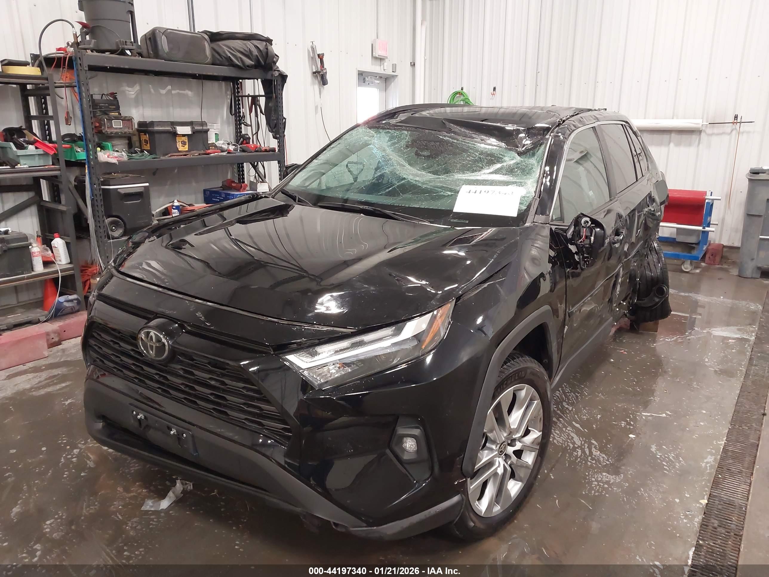 TOYOTA RAV4 image 6