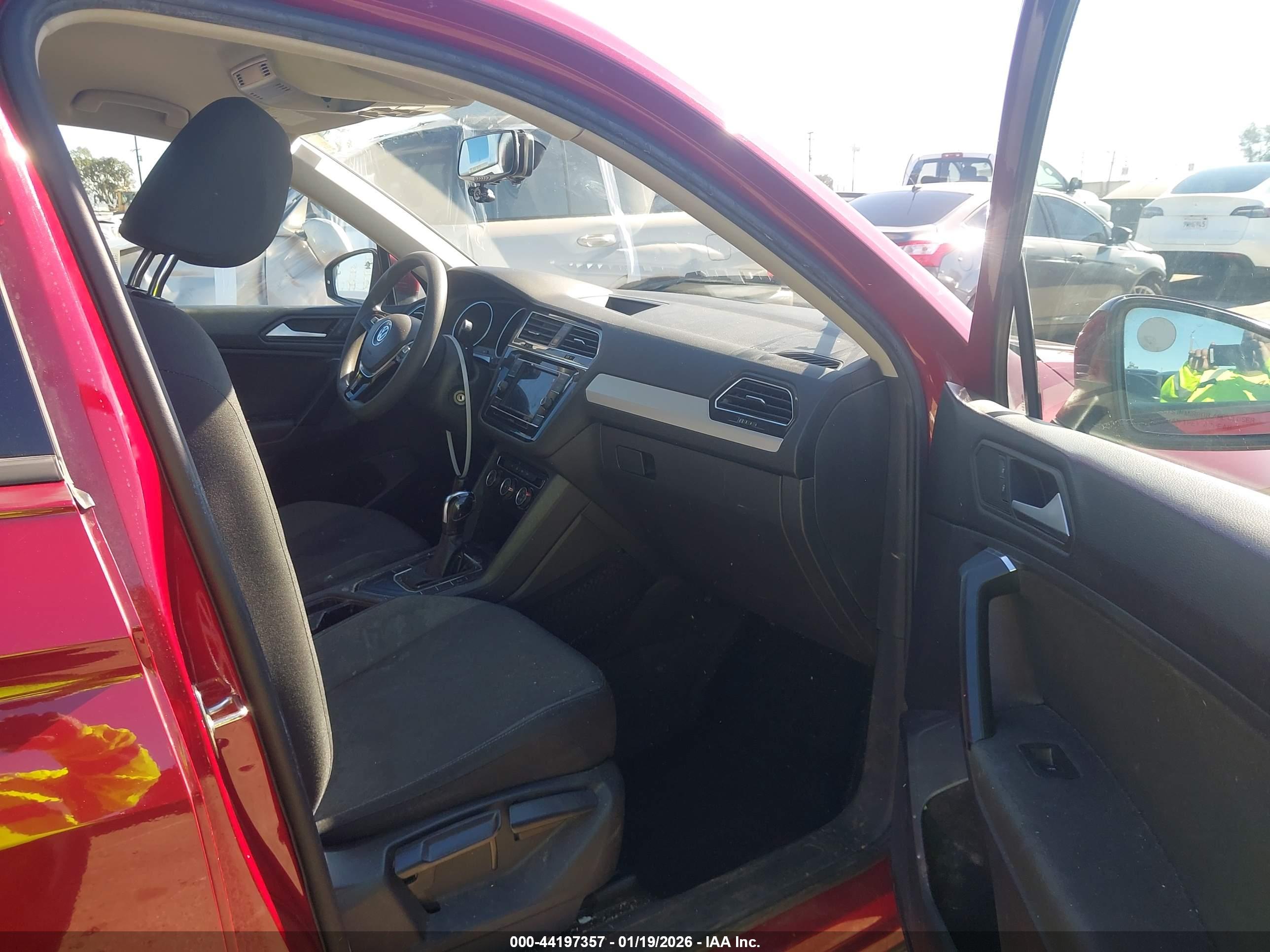 VOLKSWAGEN TIGUAN image 5