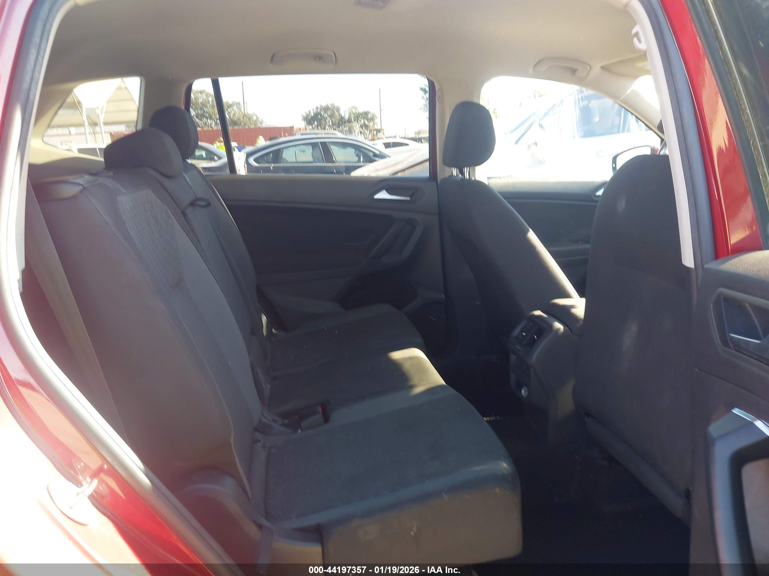 VOLKSWAGEN TIGUAN image 8