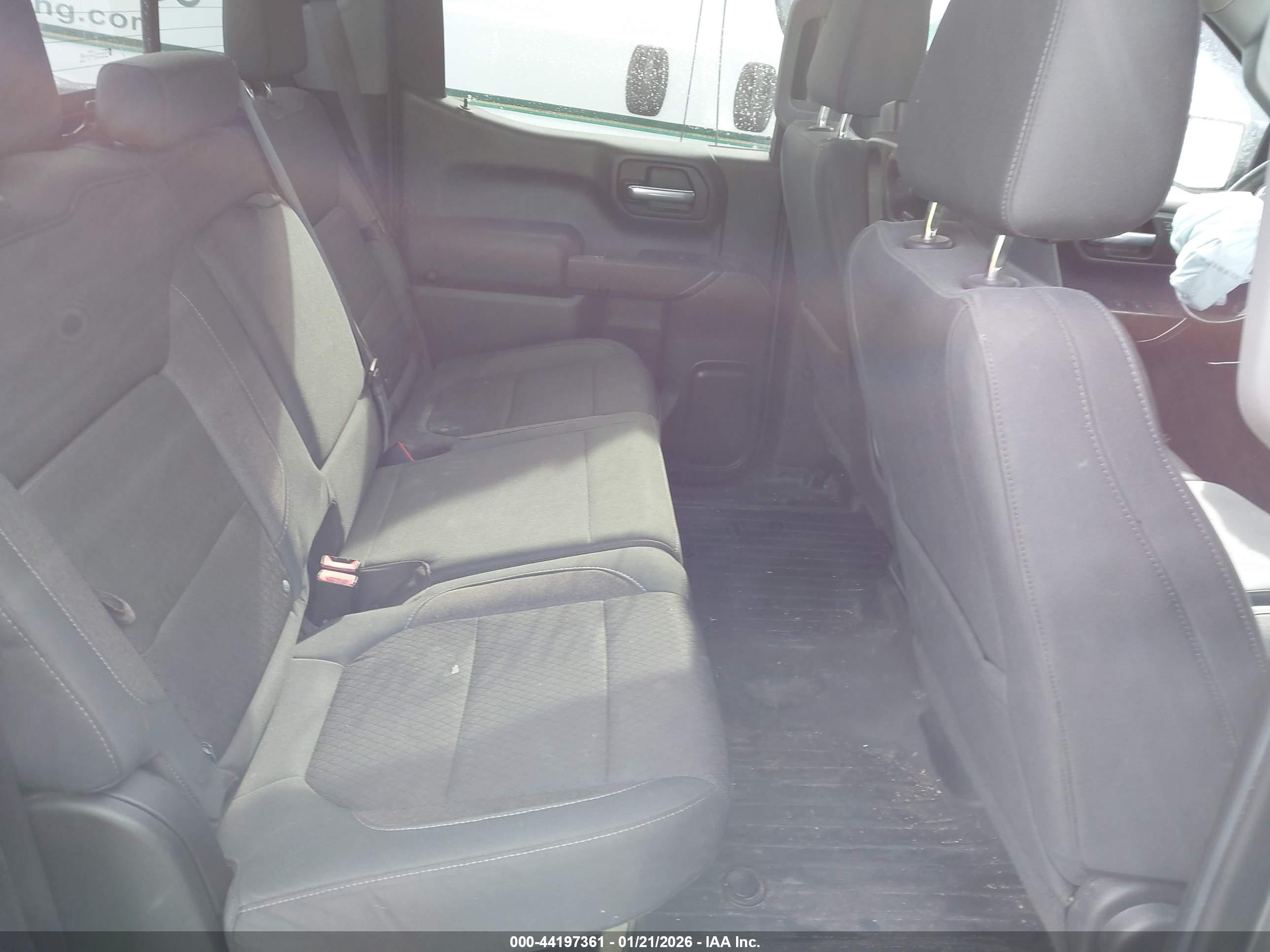 CHEVROLET SILVERADO image 8