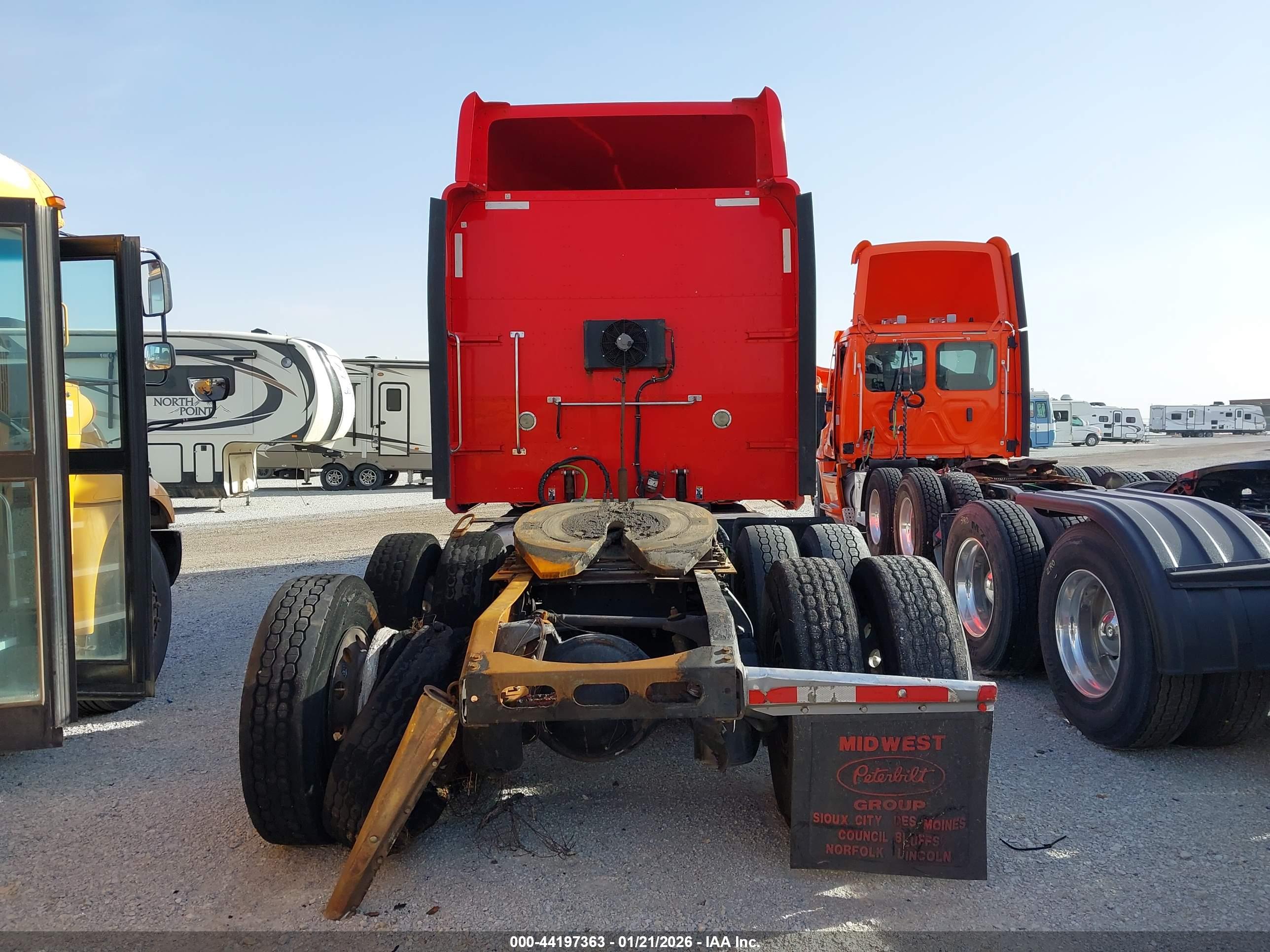 PETERBILT 389 image 8