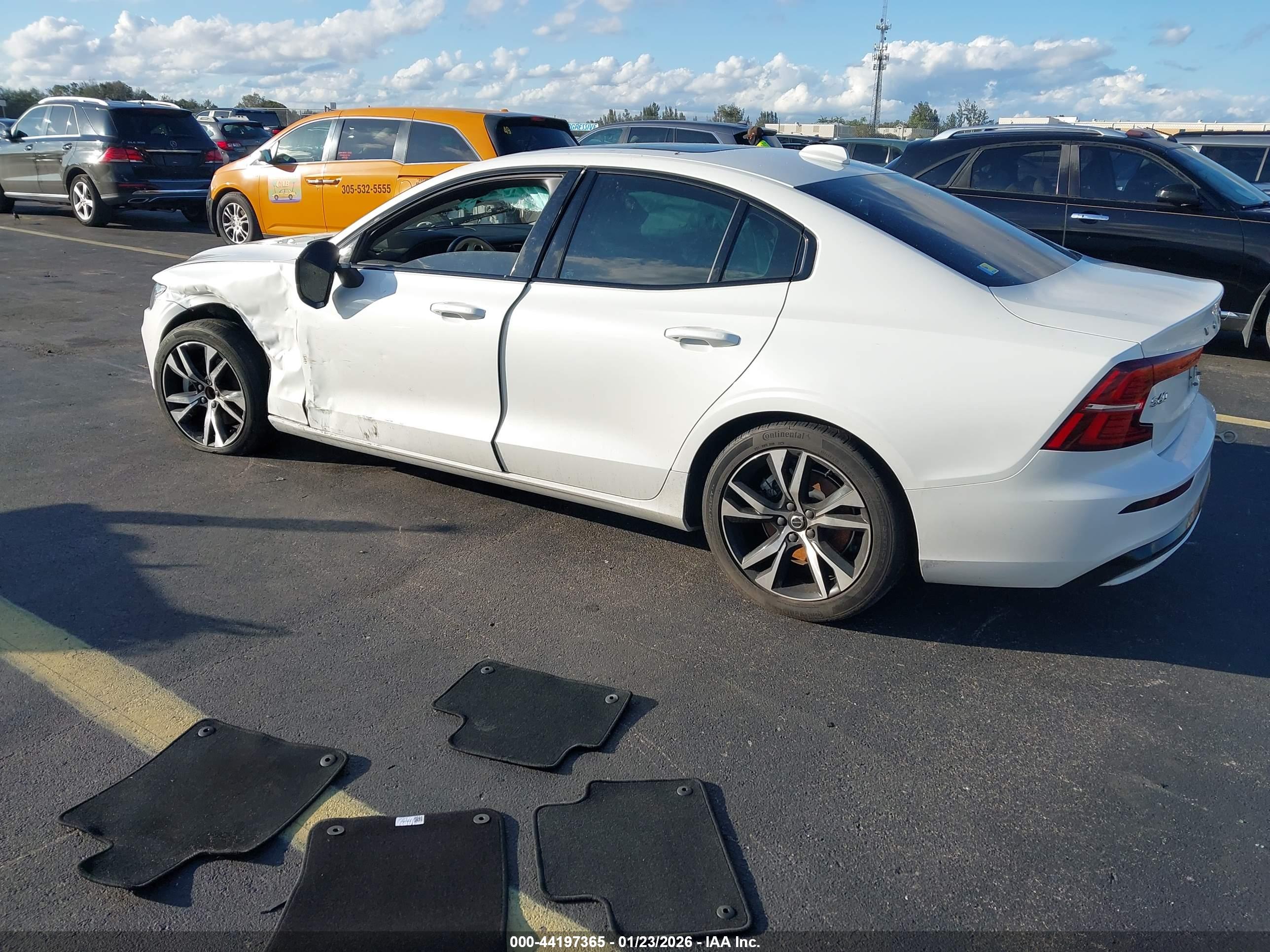 VOLVO S60 image 3