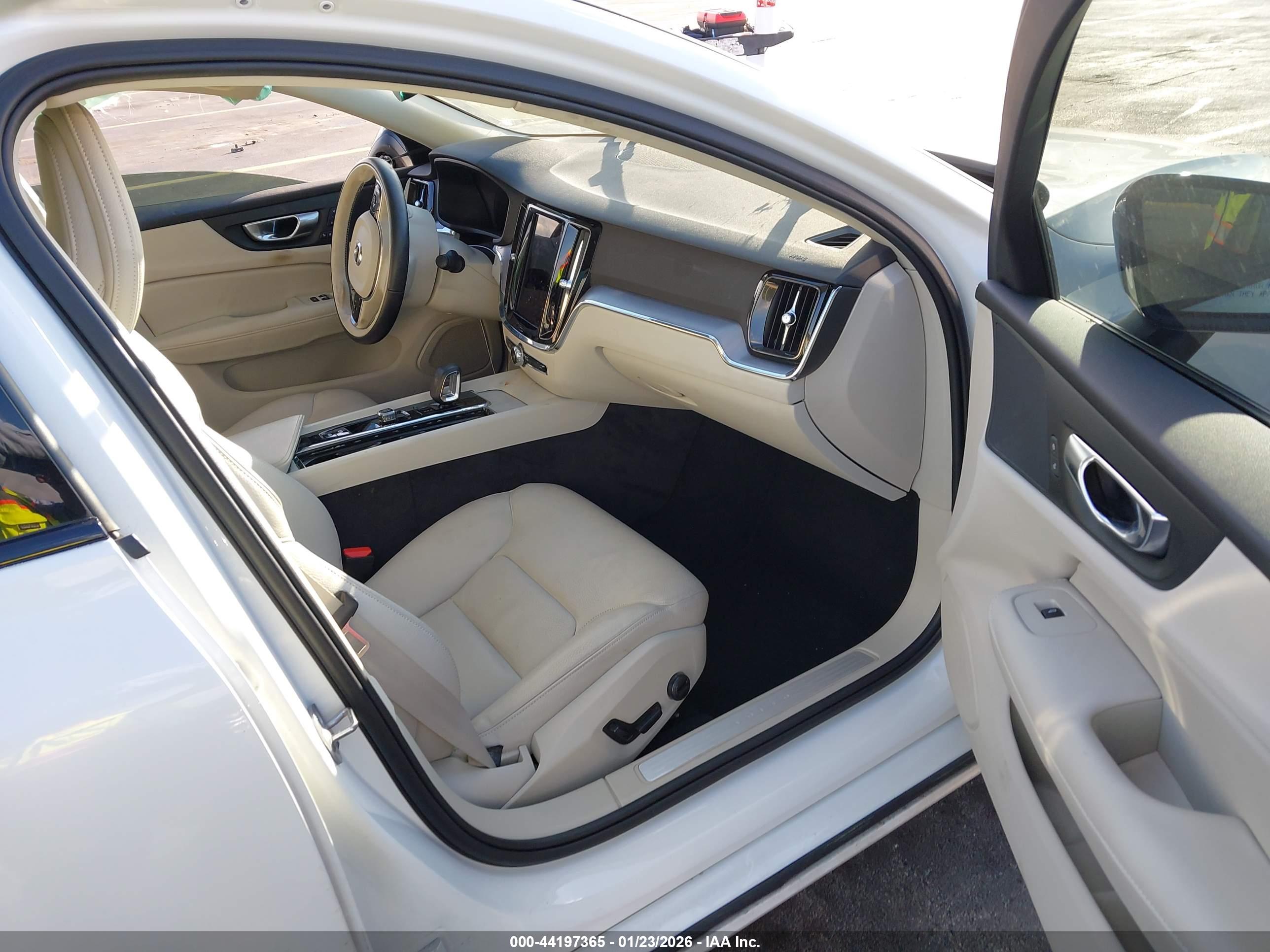 VOLVO S60 image 5