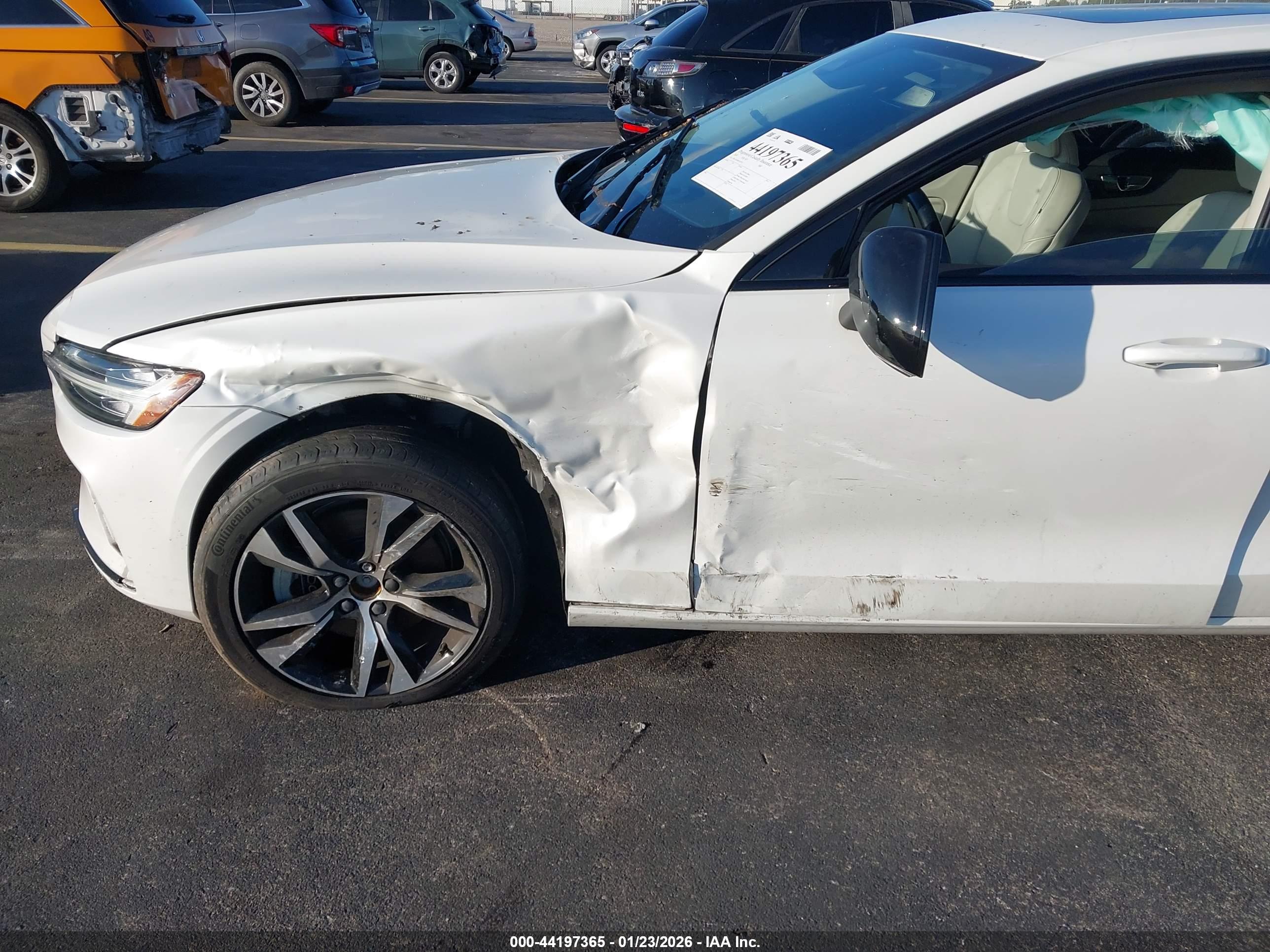 VOLVO S60 image 6