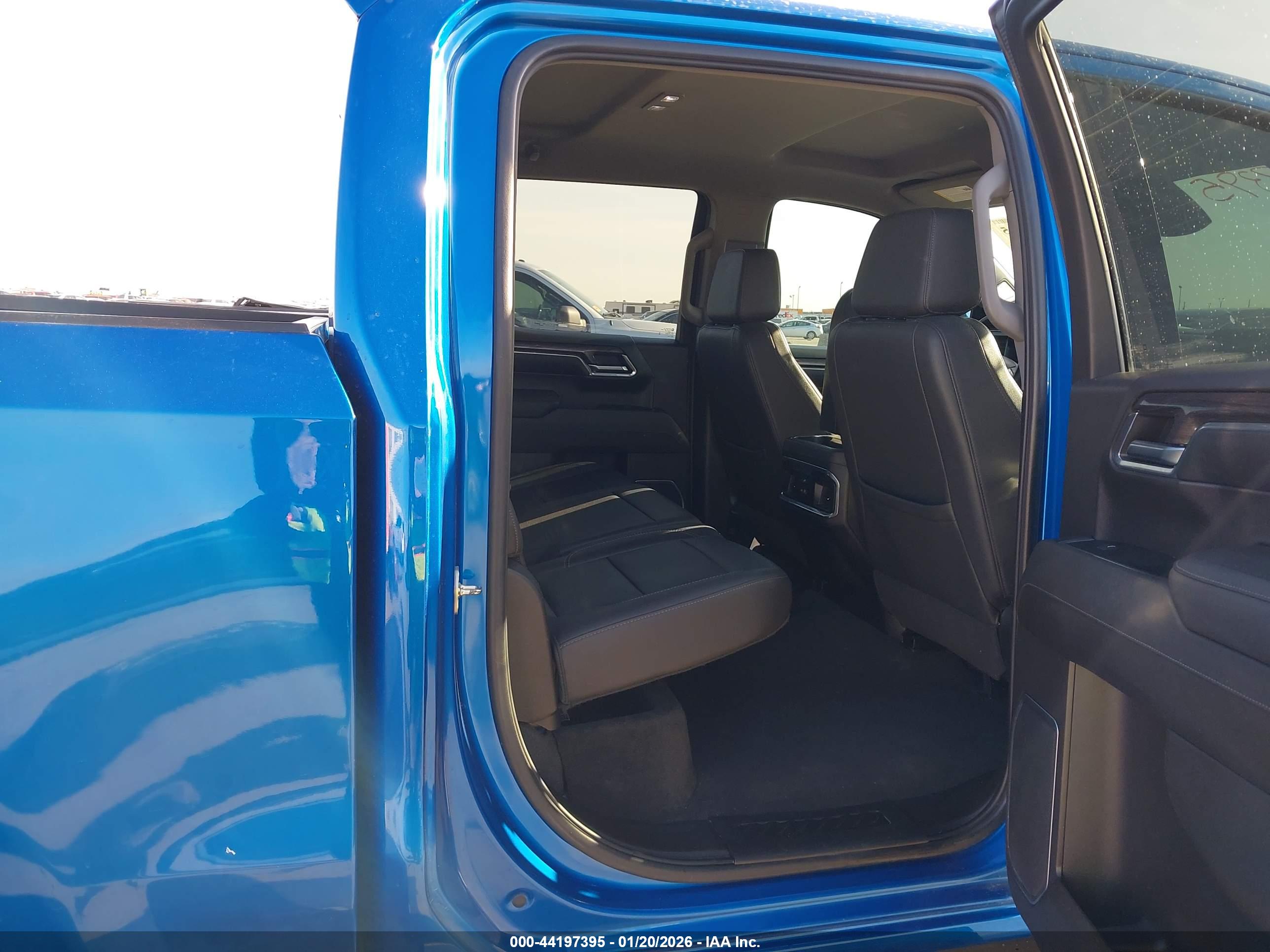 CHEVROLET SILVERADO image 8