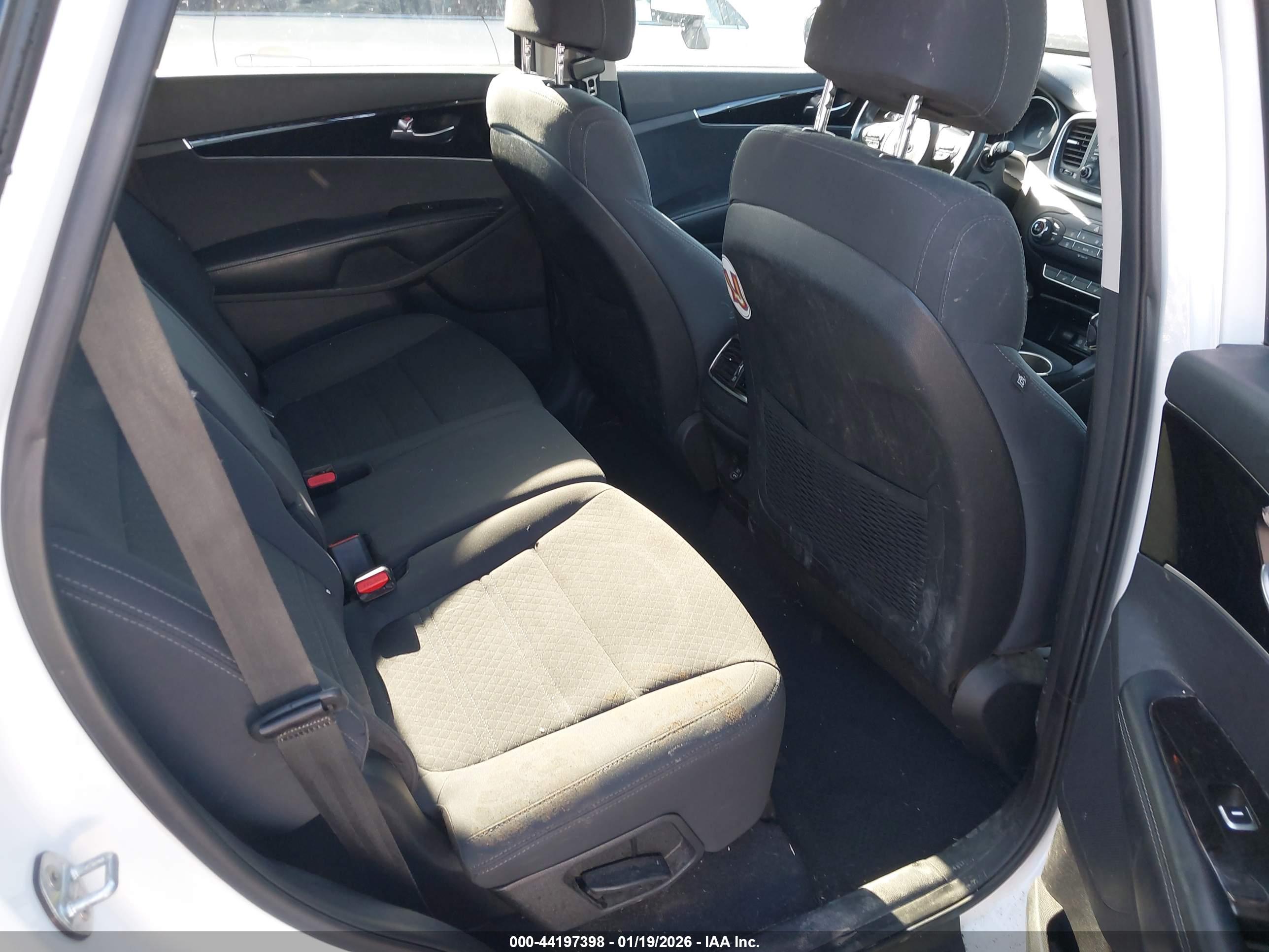 KIA SORENTO image 8