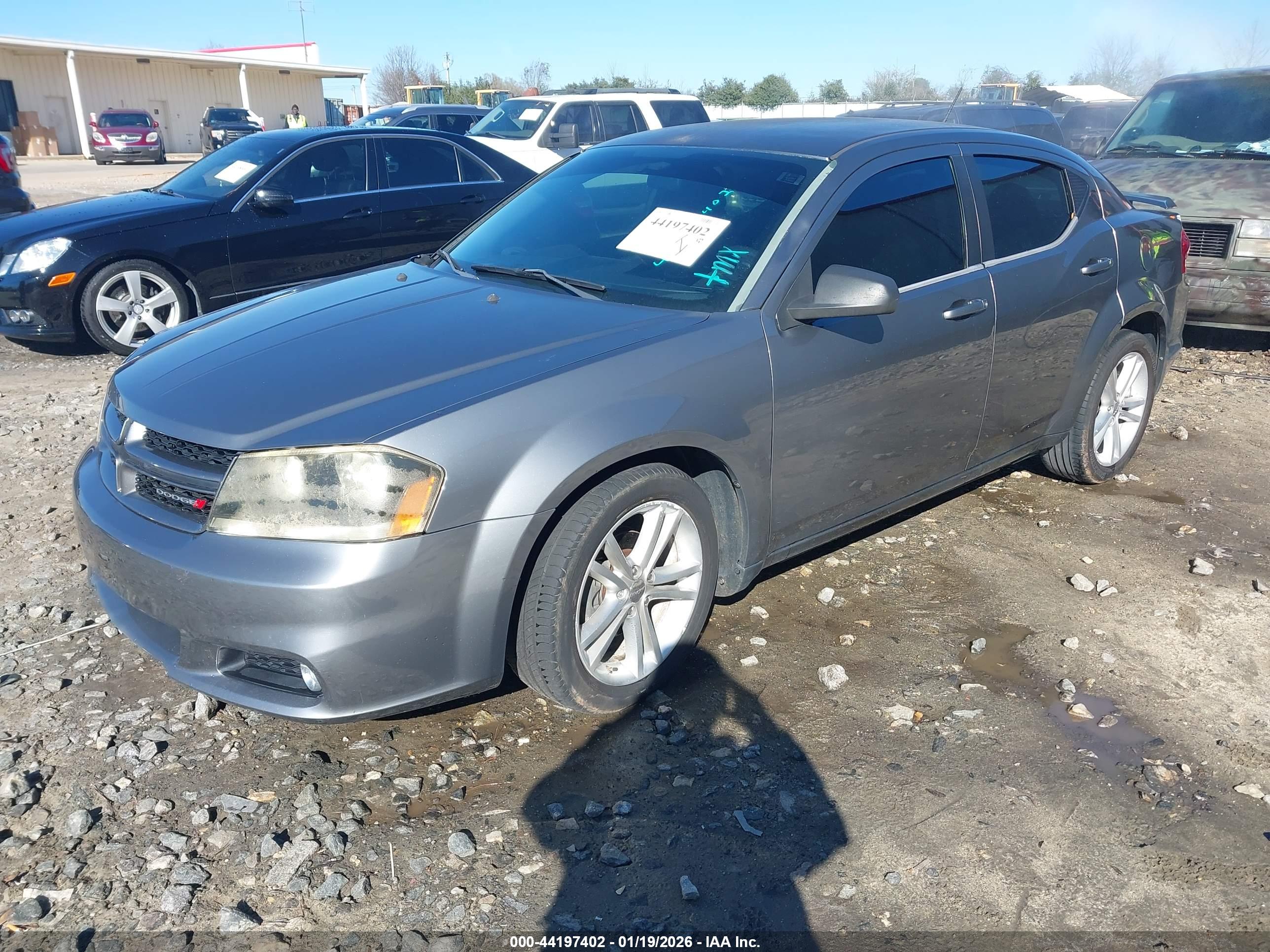 DODGE AVENGER image 2