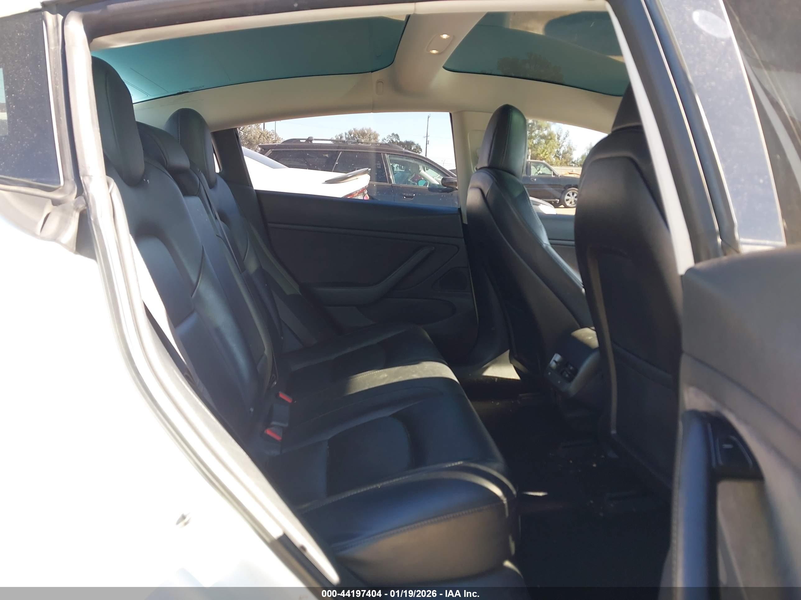 TESLA MODEL image 8