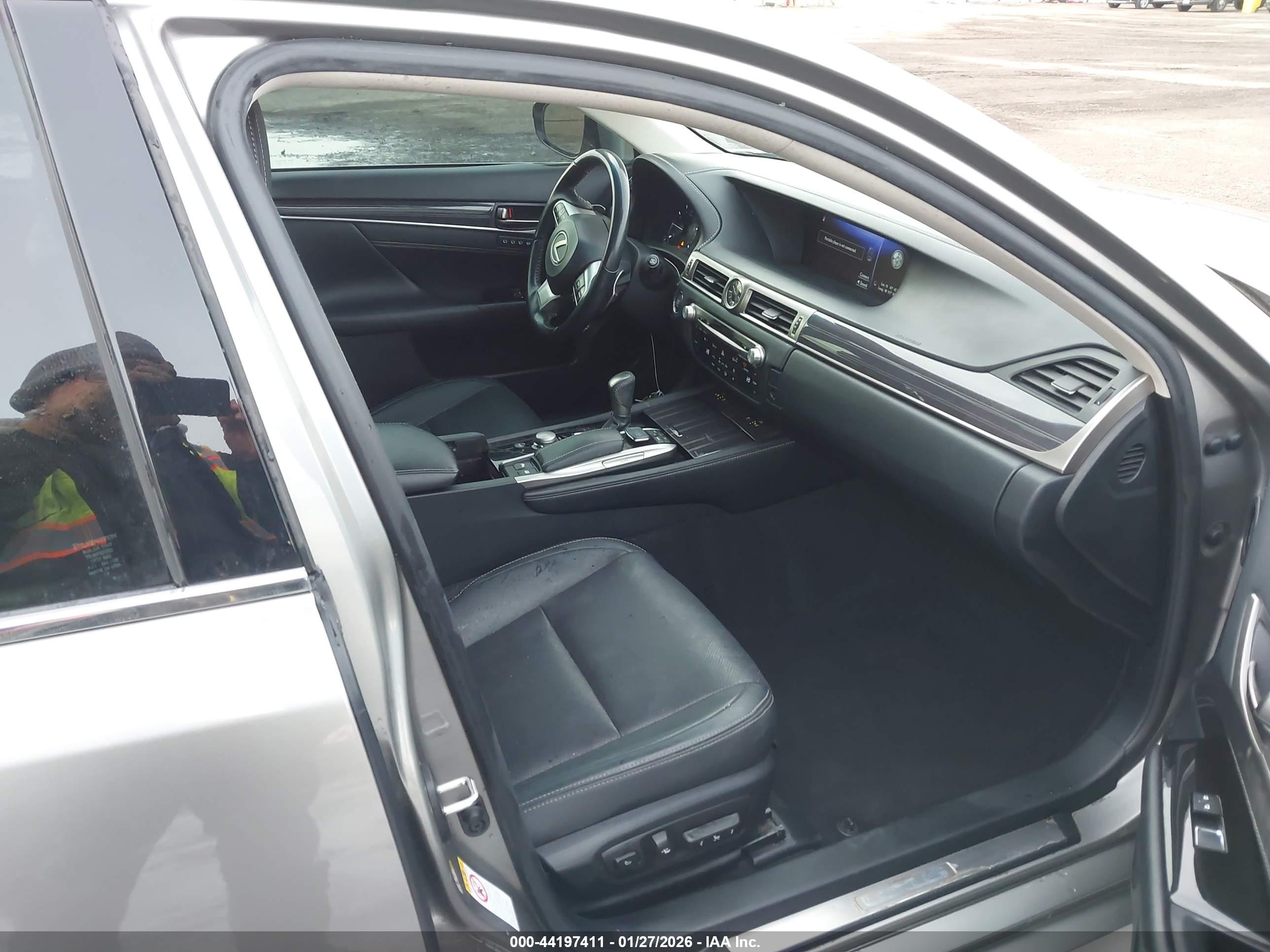 LEXUS GS image 5