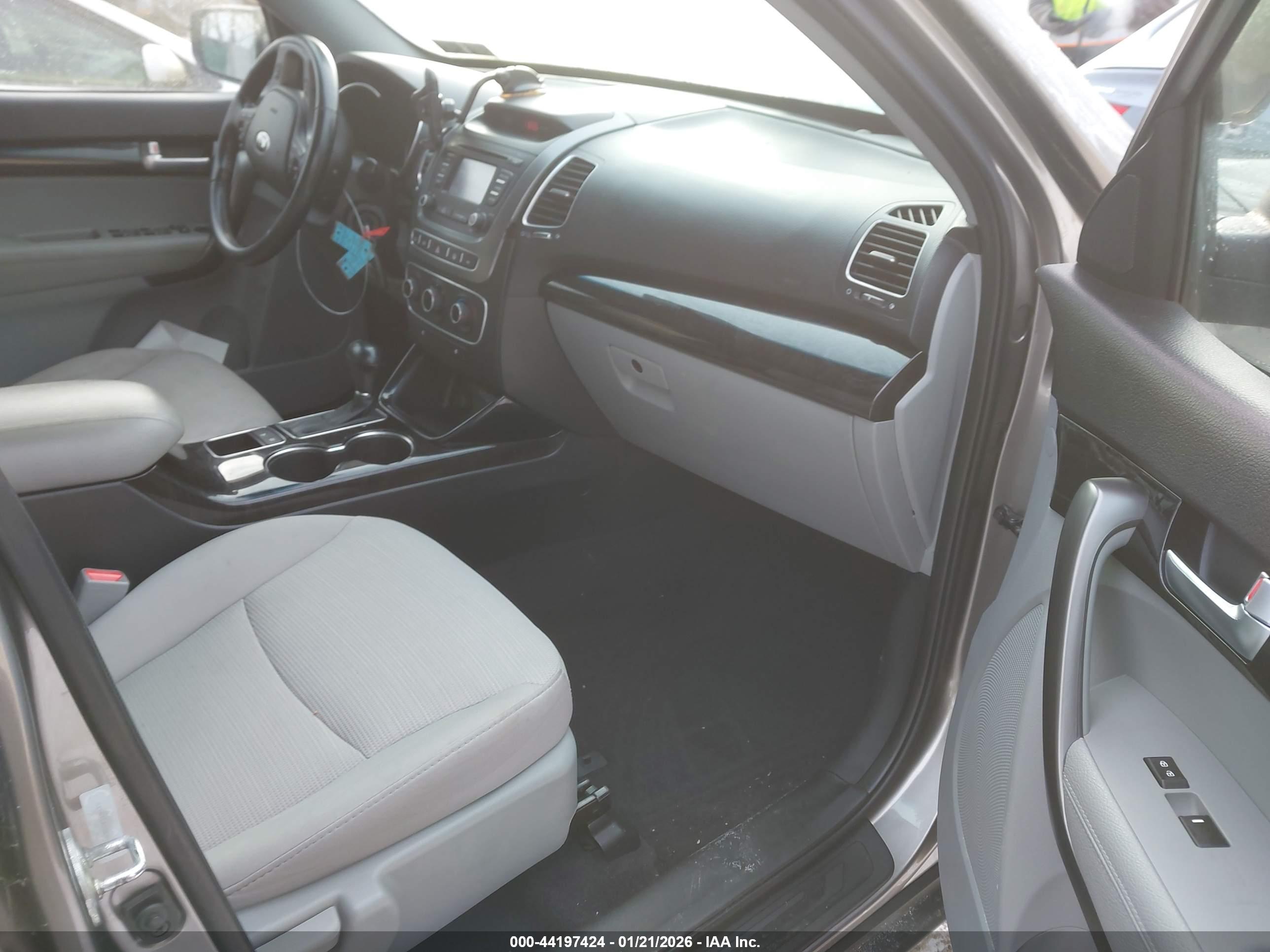 KIA SORENTO image 5