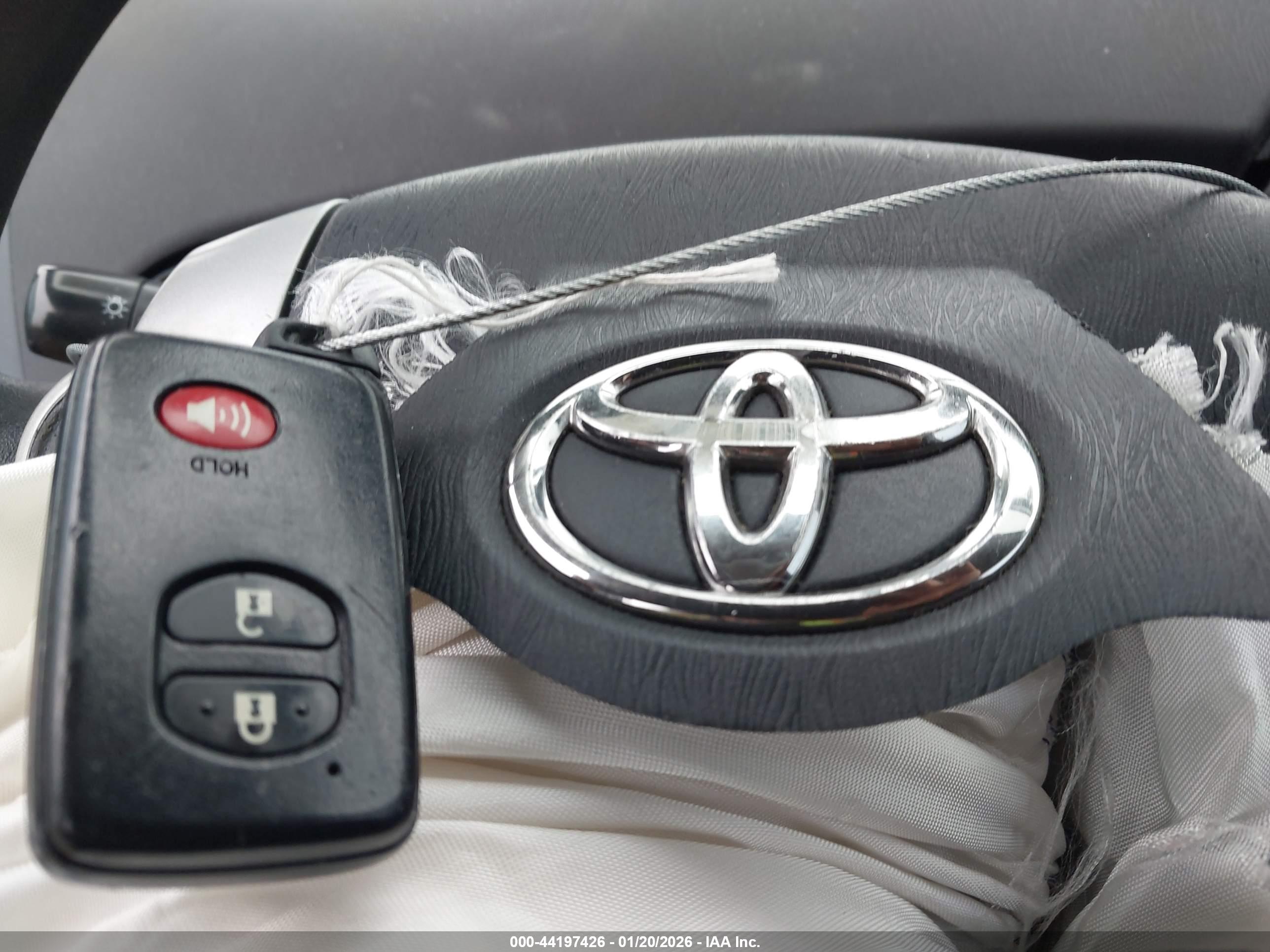 TOYOTA PRIUS image 11