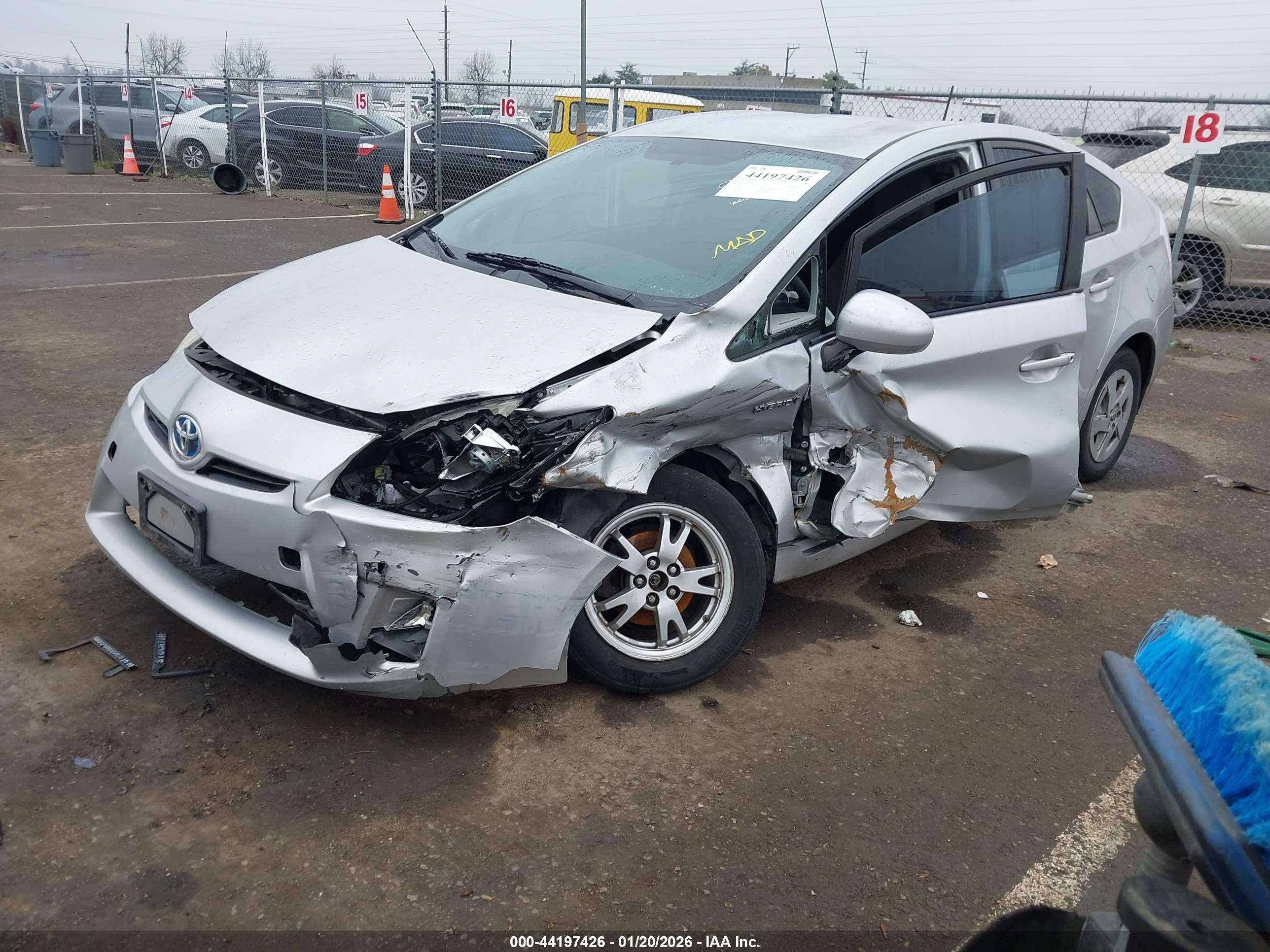 TOYOTA PRIUS image 2