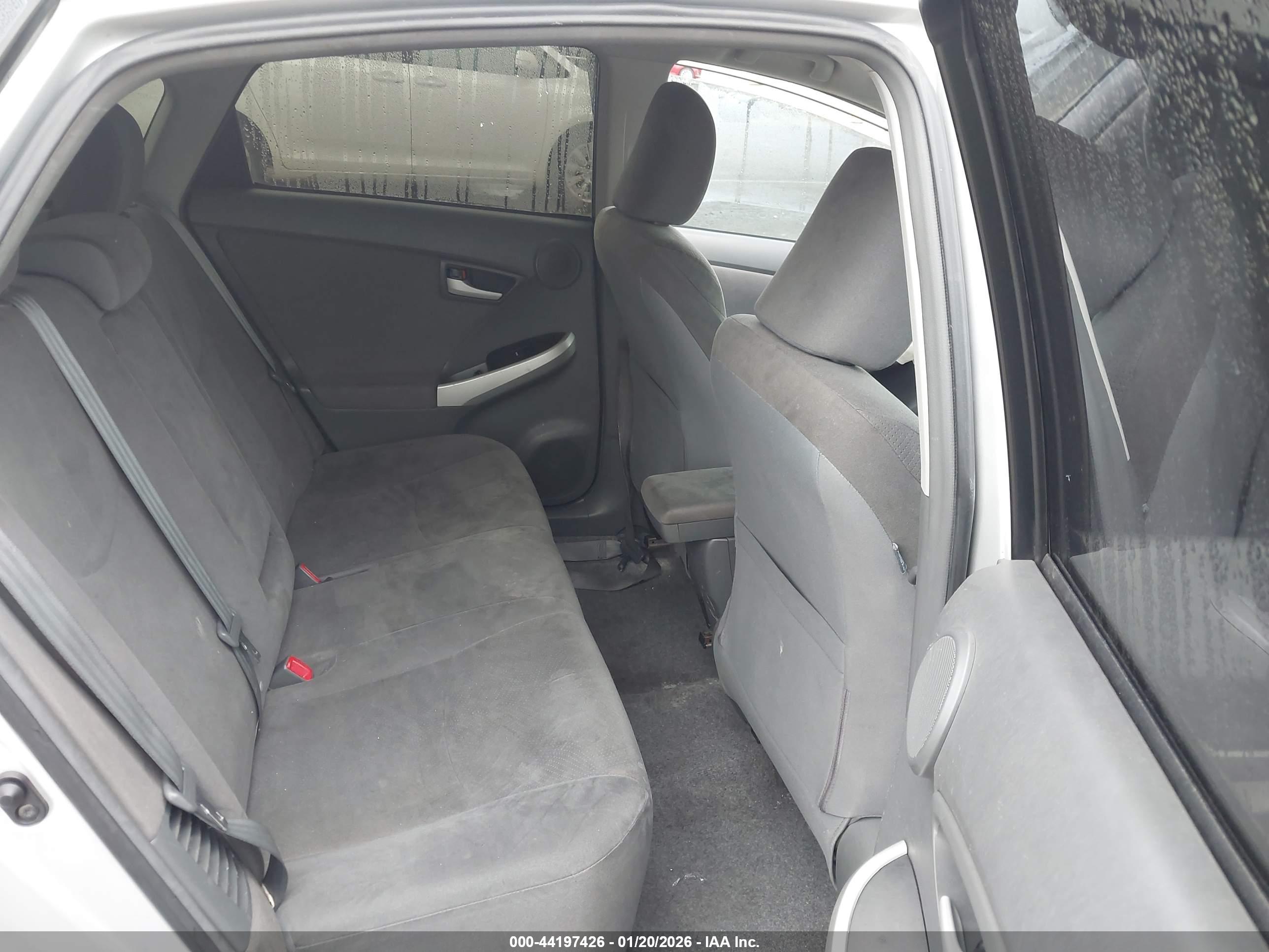 TOYOTA PRIUS image 8