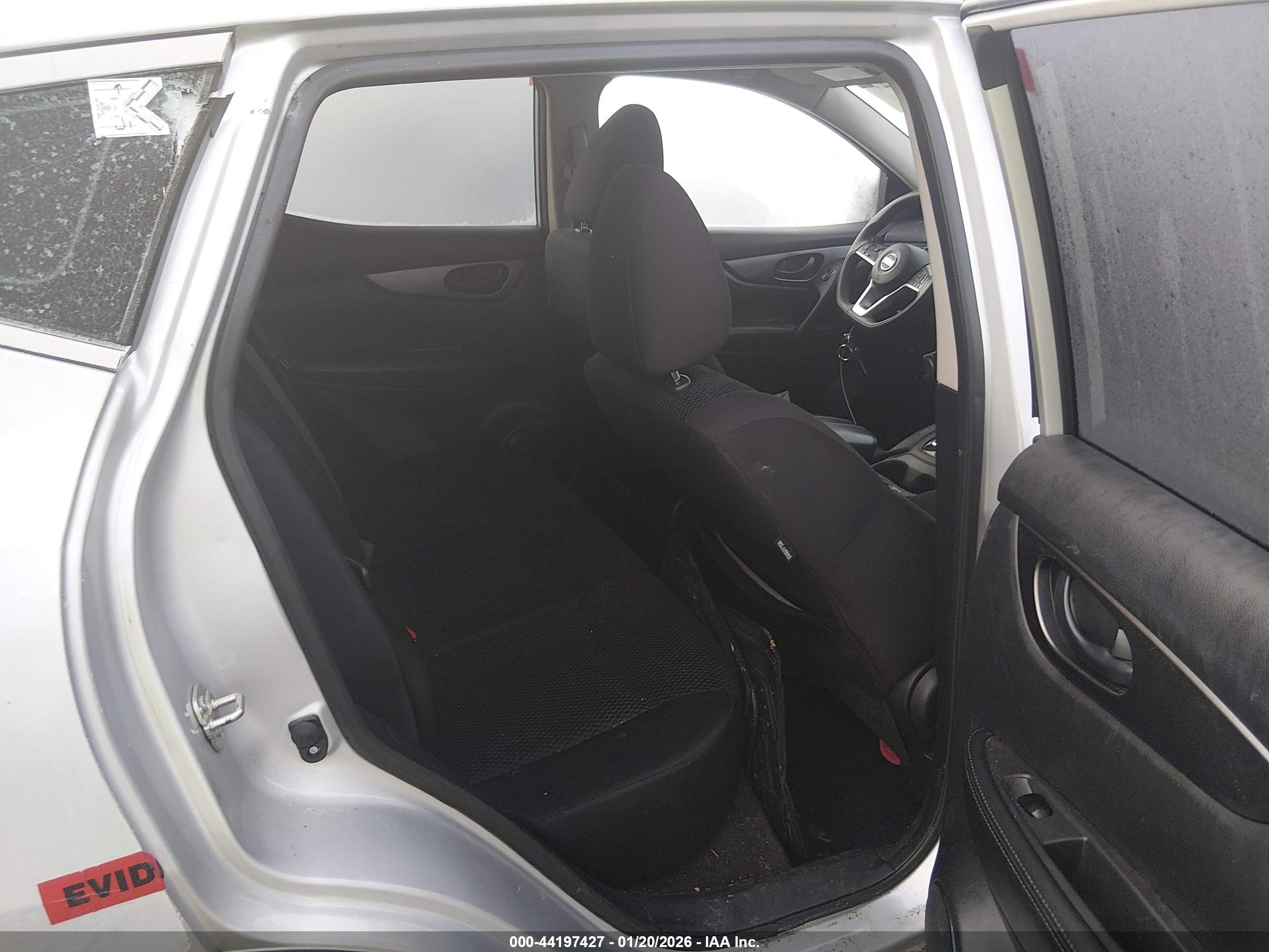 NISSAN ROGUE image 8