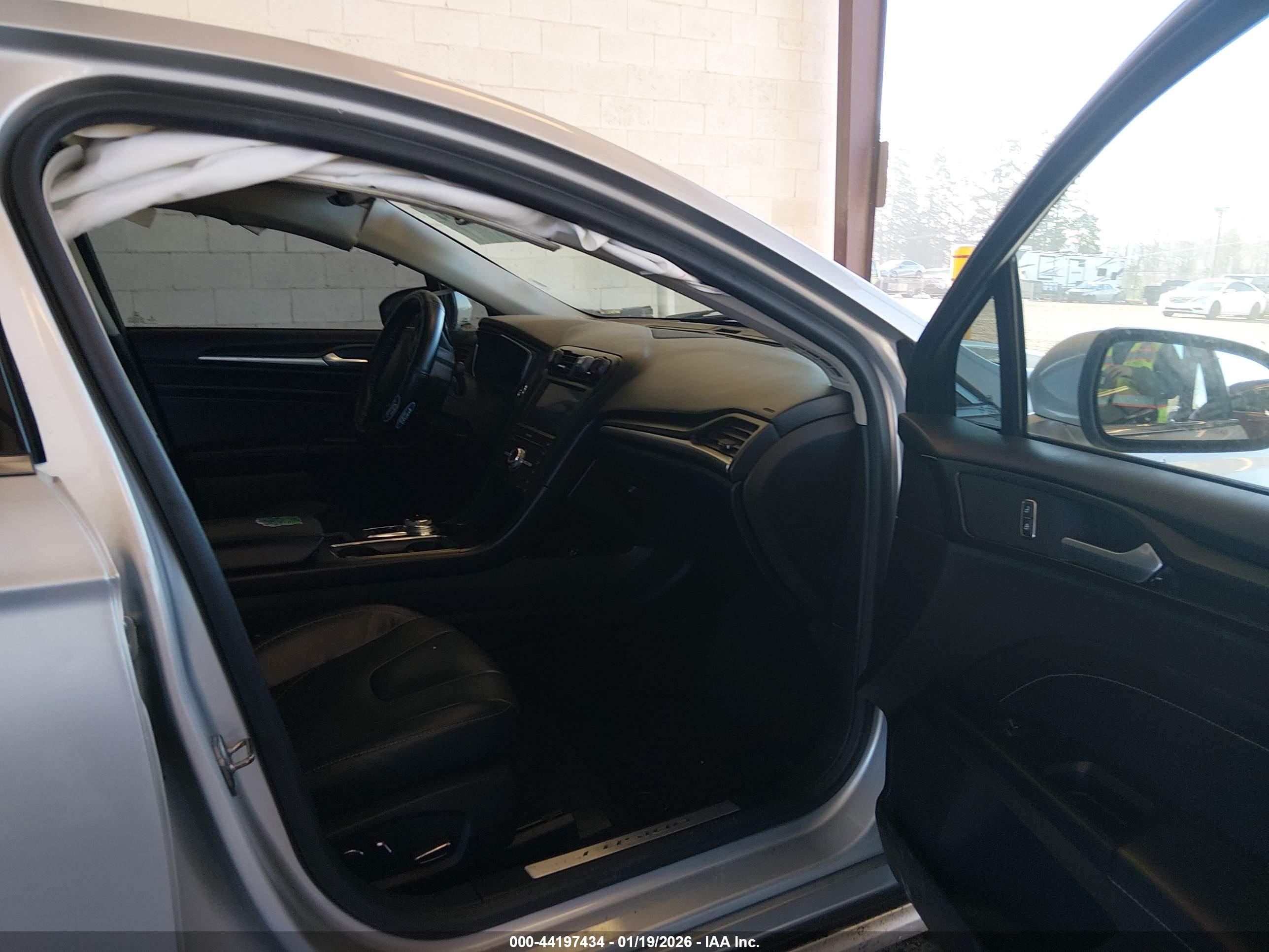 FORD FUSION image 5