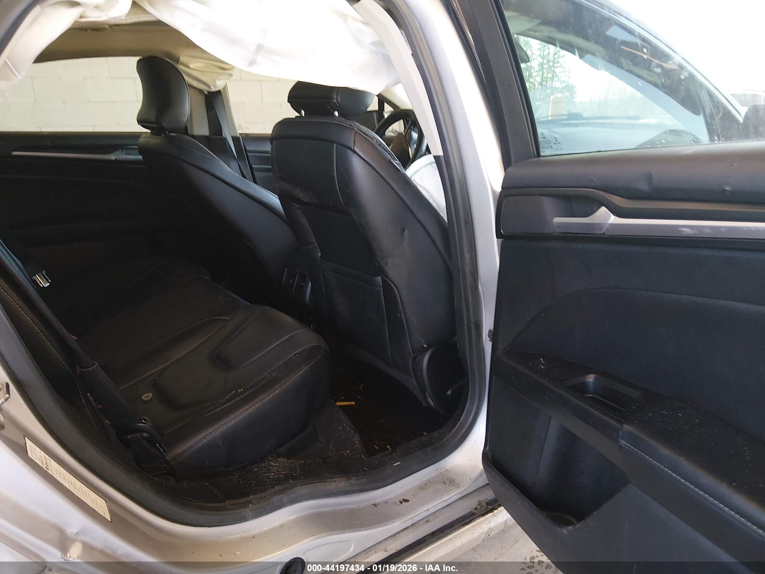 FORD FUSION image 8