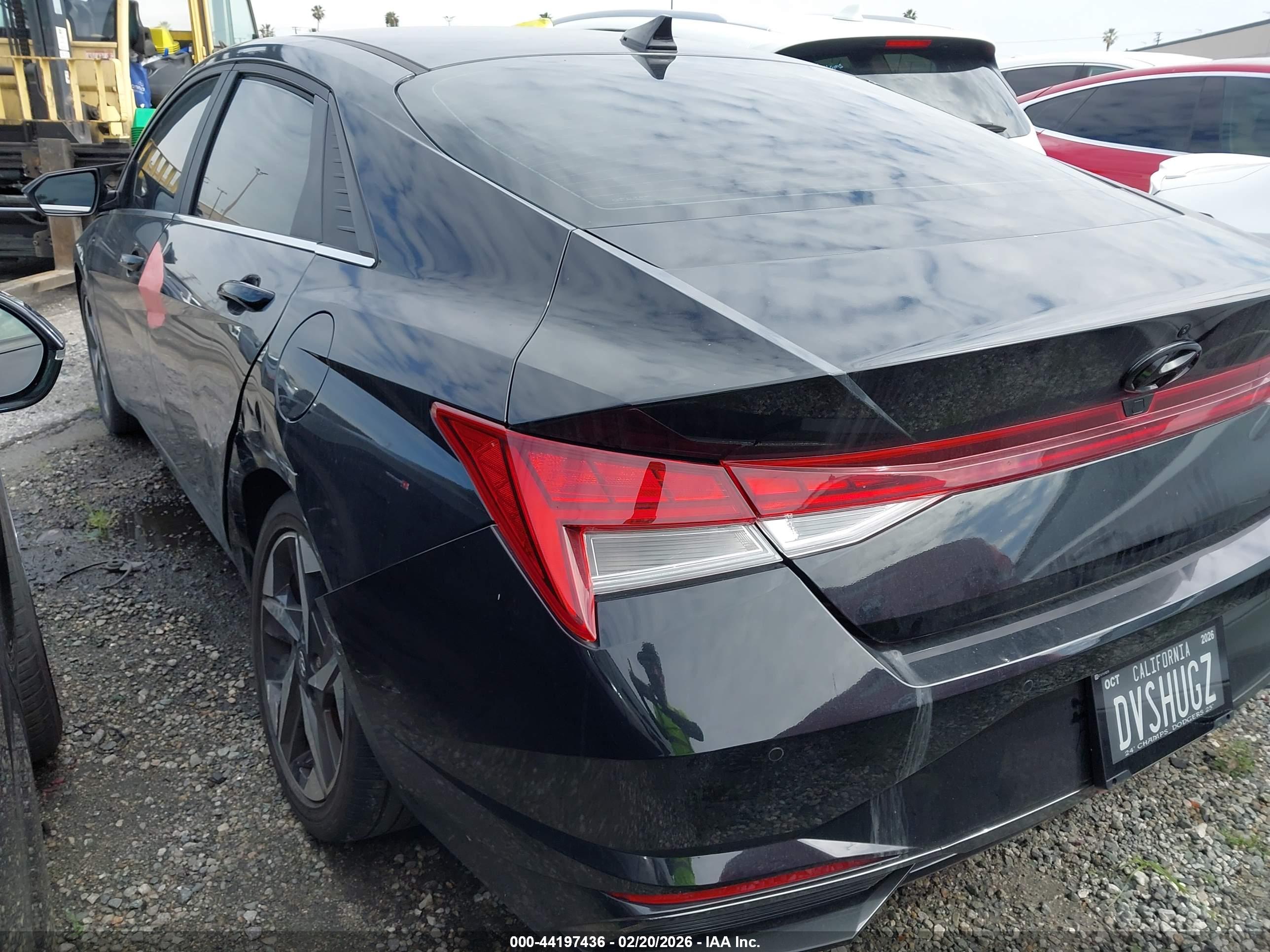 HYUNDAI ELANTRA image 3