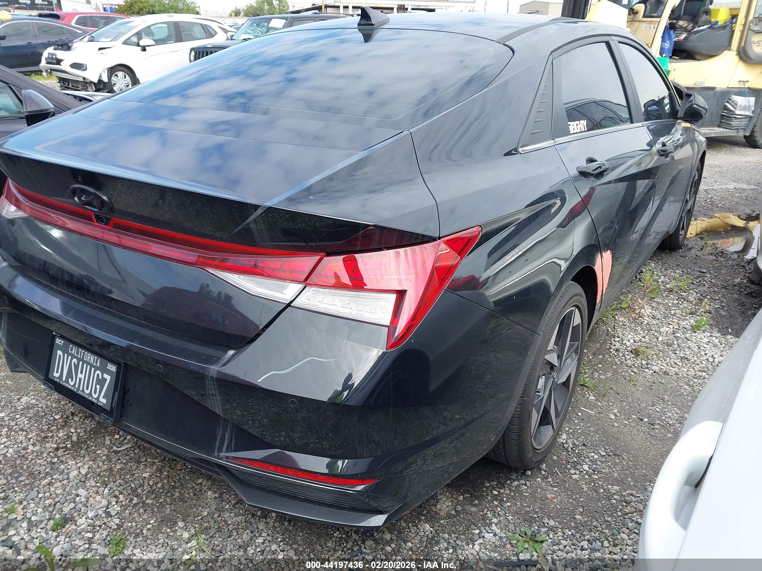 HYUNDAI ELANTRA image 4