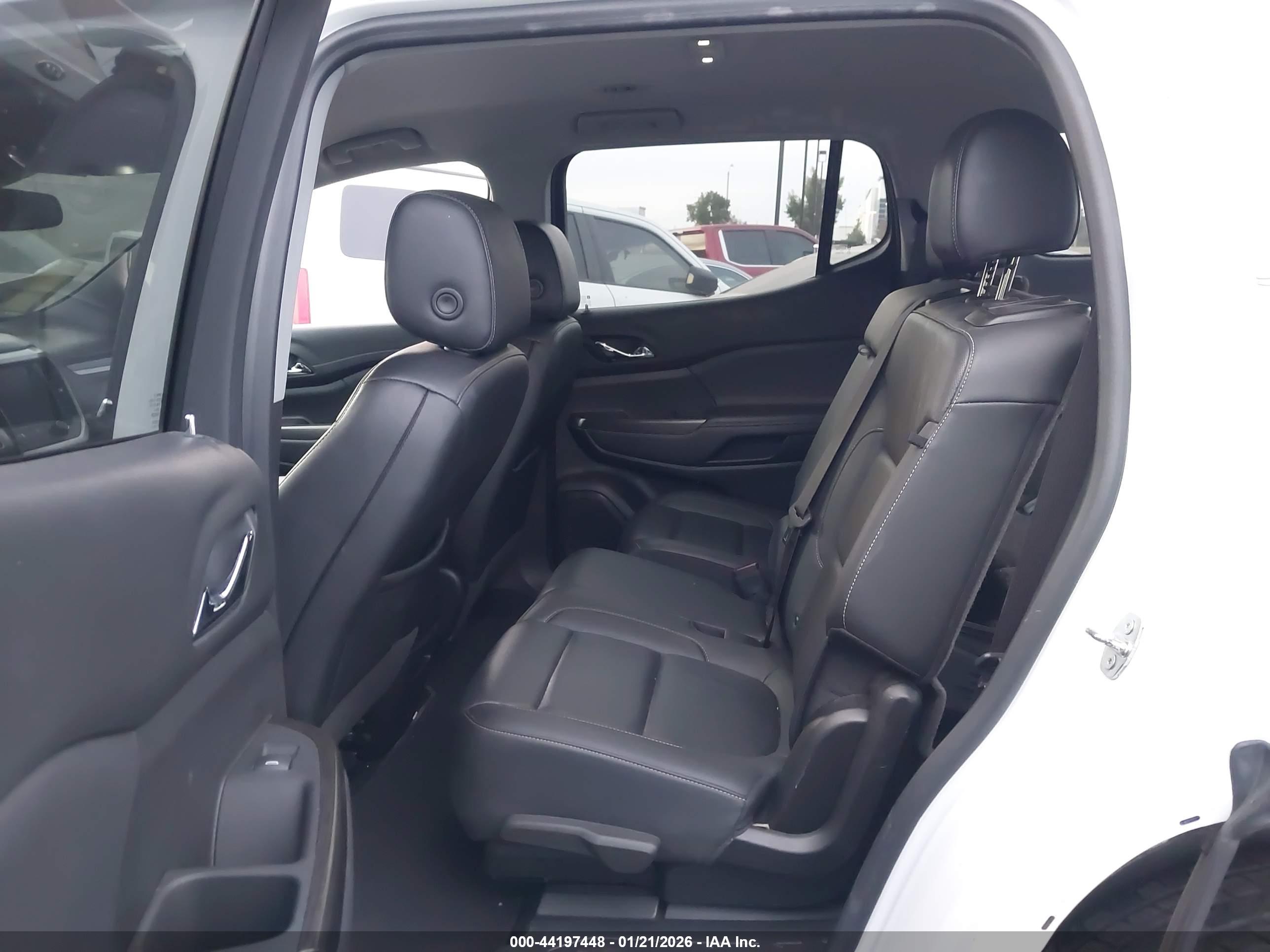 GMC ACADIA image 8