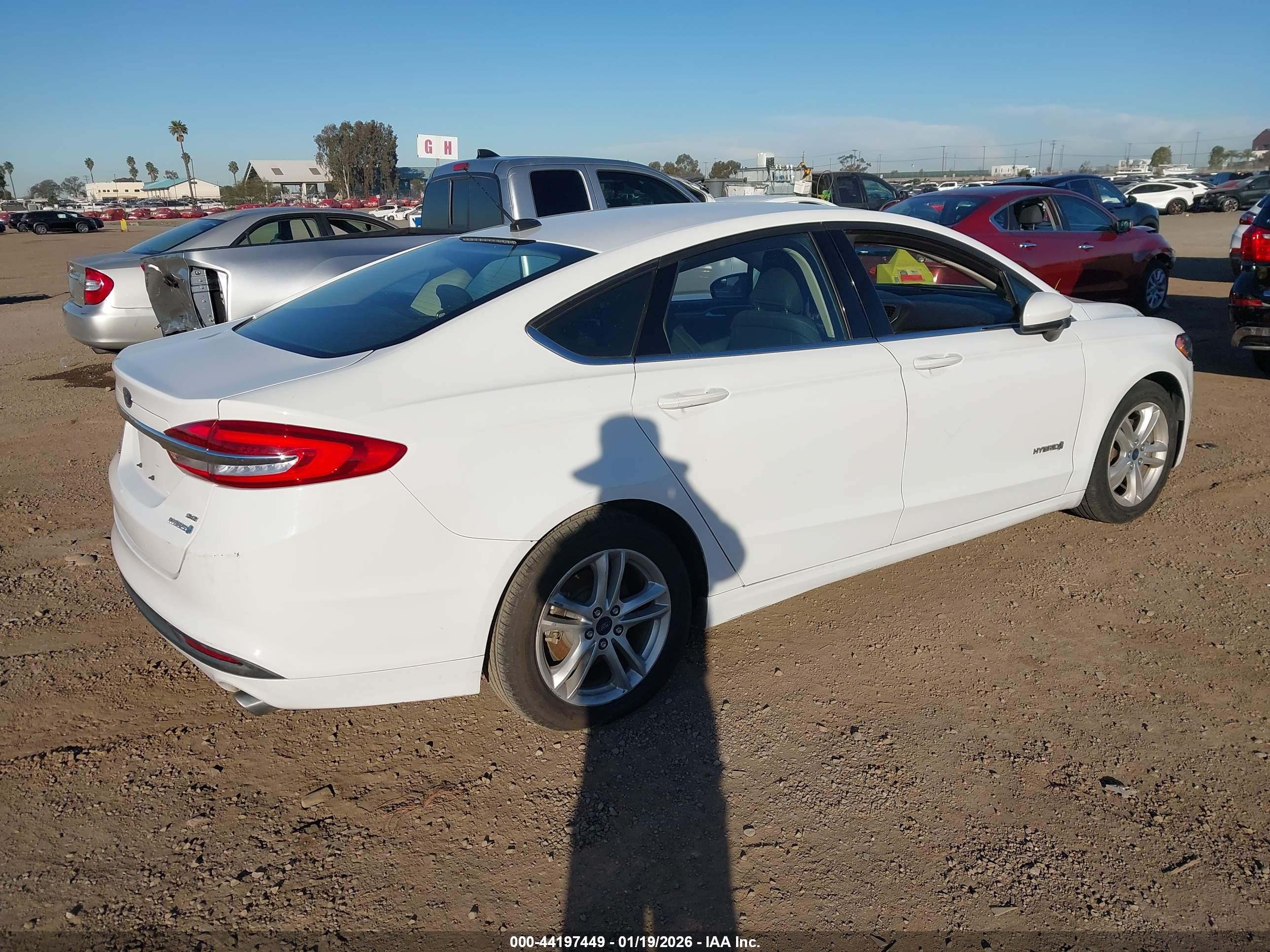 FORD FUSION image 4