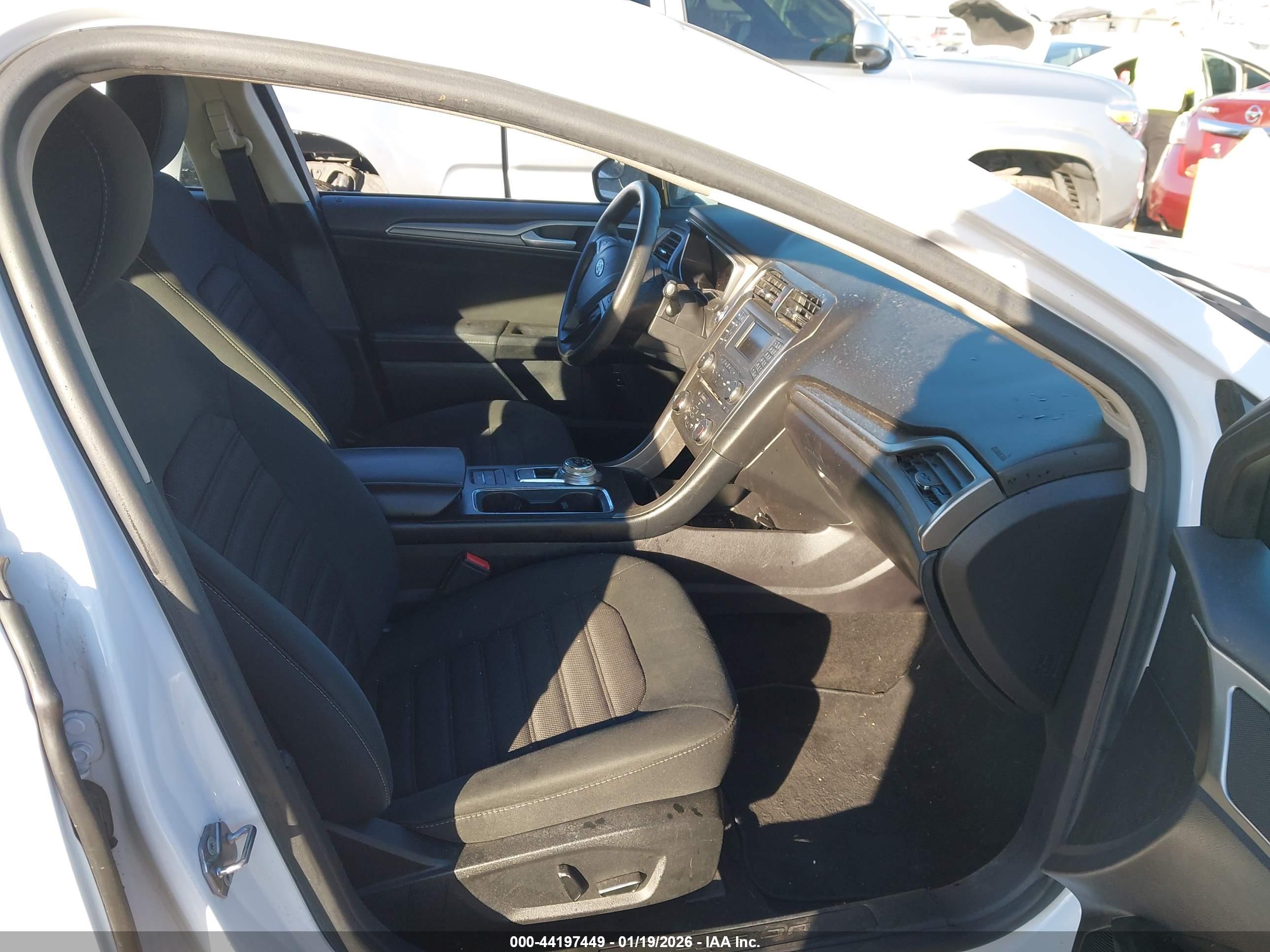 FORD FUSION image 5