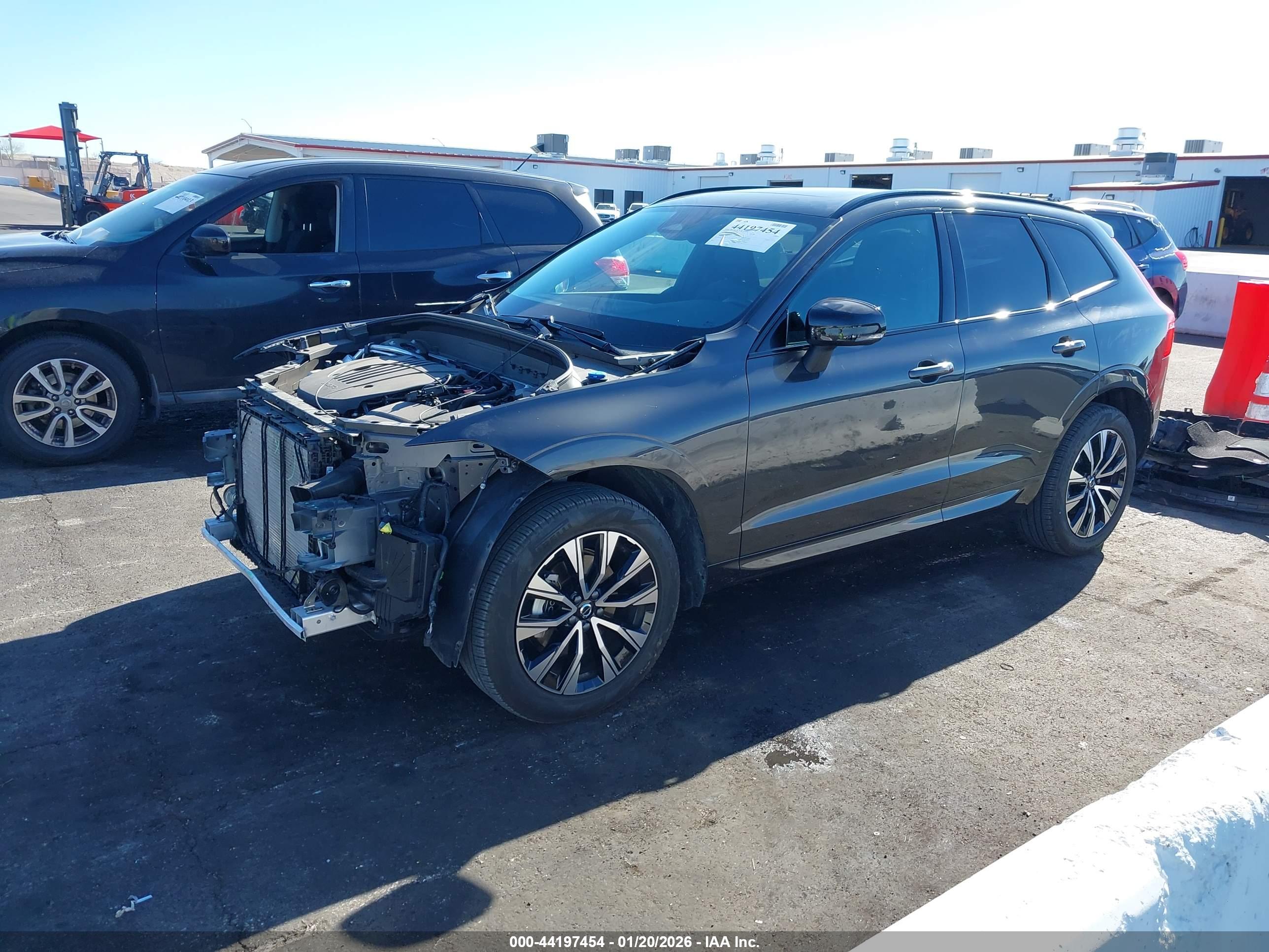 VOLVO XC60 image 2