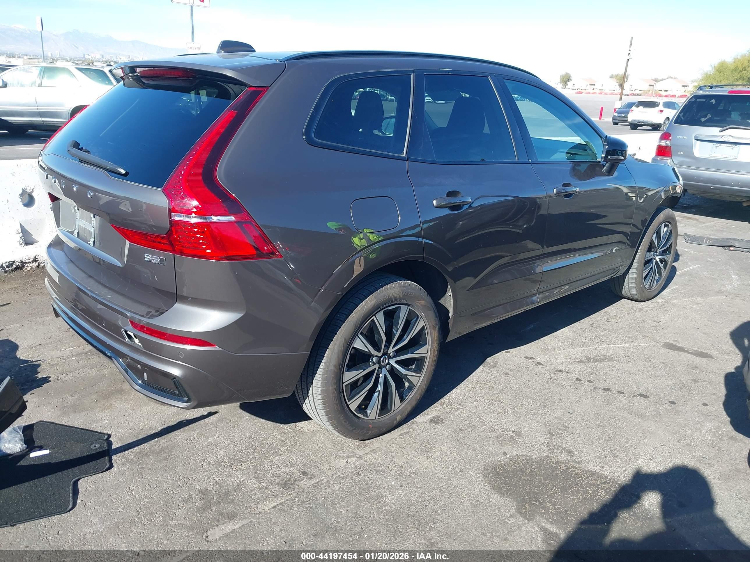 VOLVO XC60 image 4