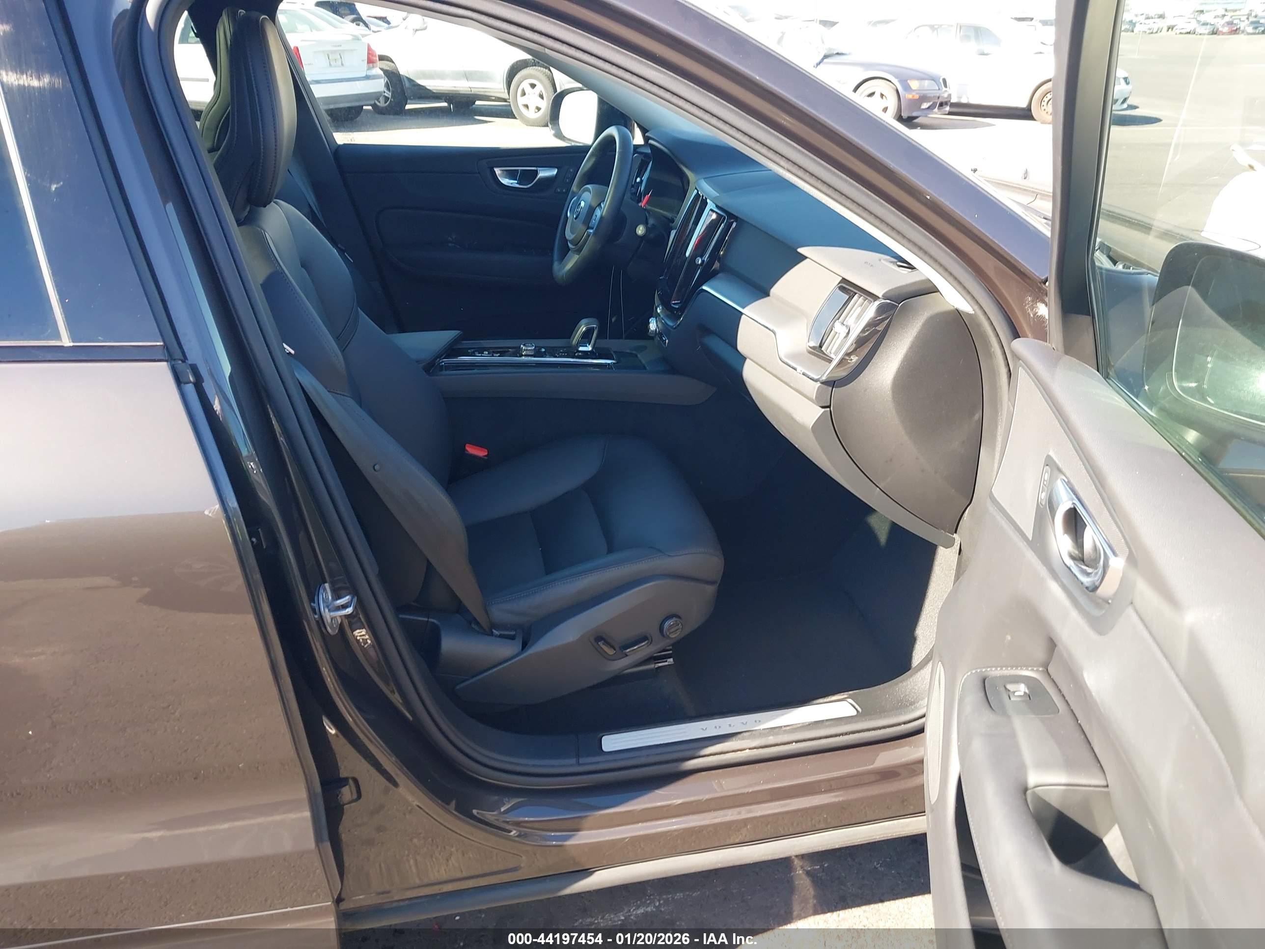 VOLVO XC60 image 5
