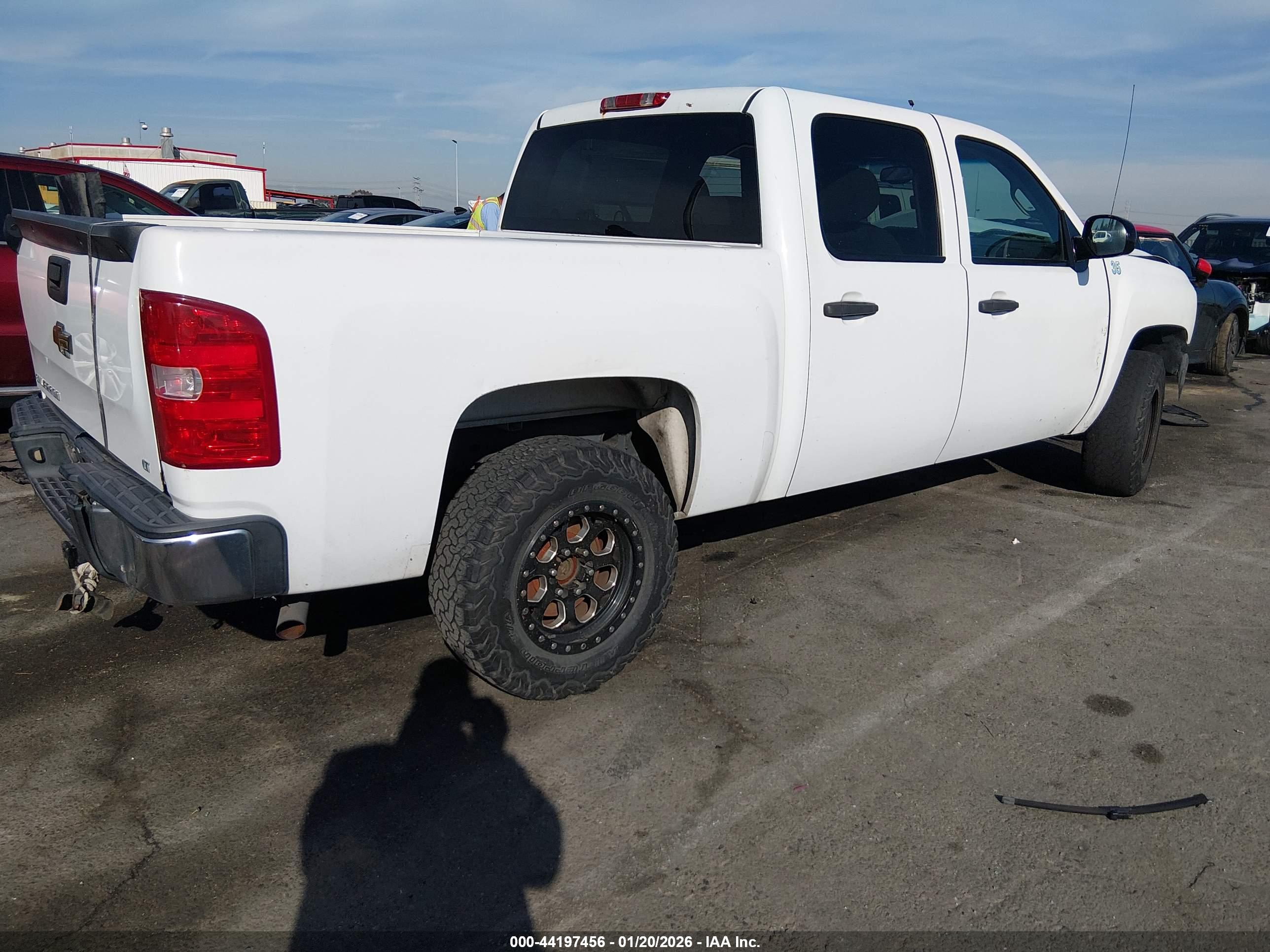 CHEVROLET SILVERADO image 4