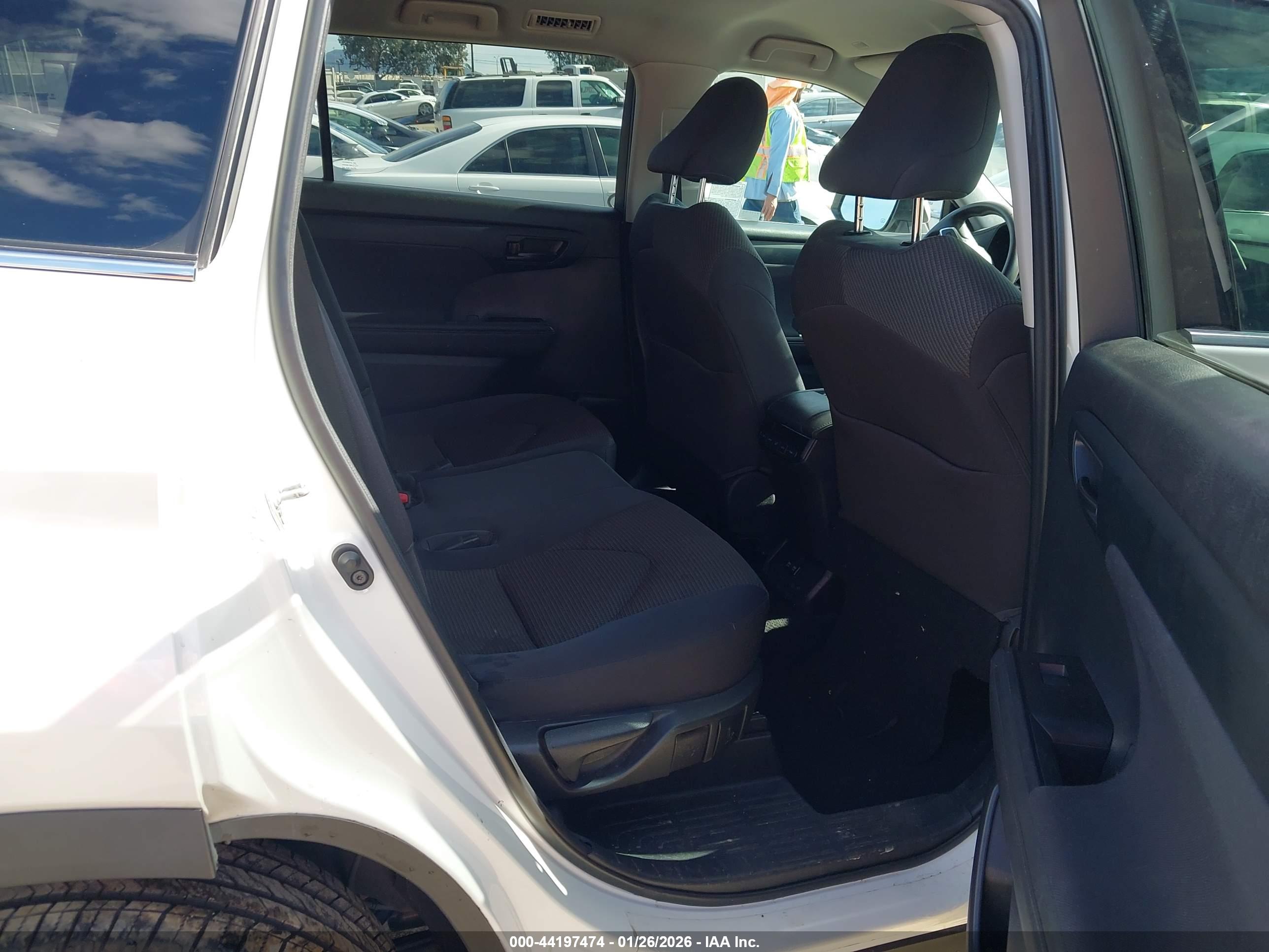 TOYOTA HIGHLANDER image 8