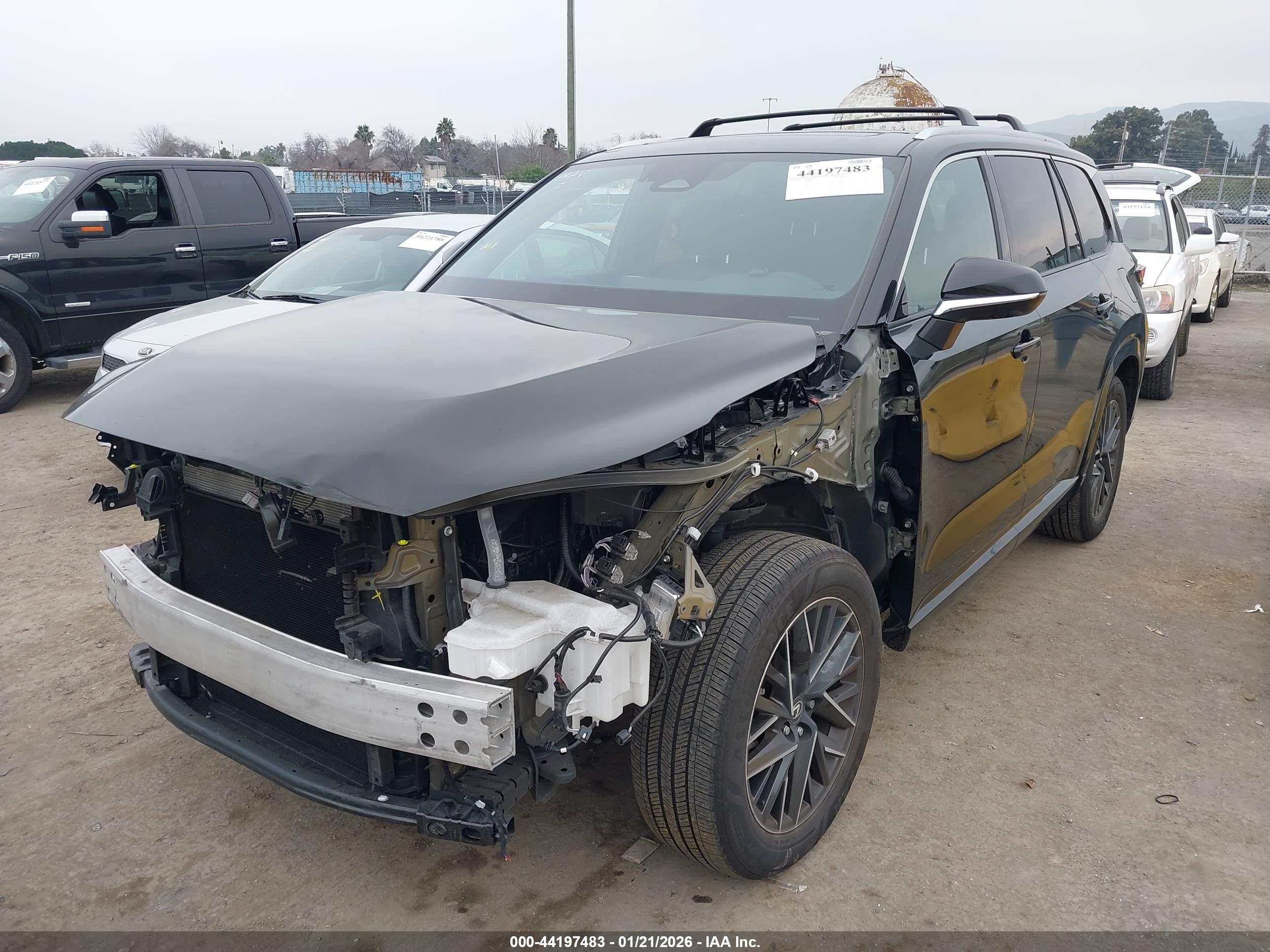 LEXUS TX image 2
