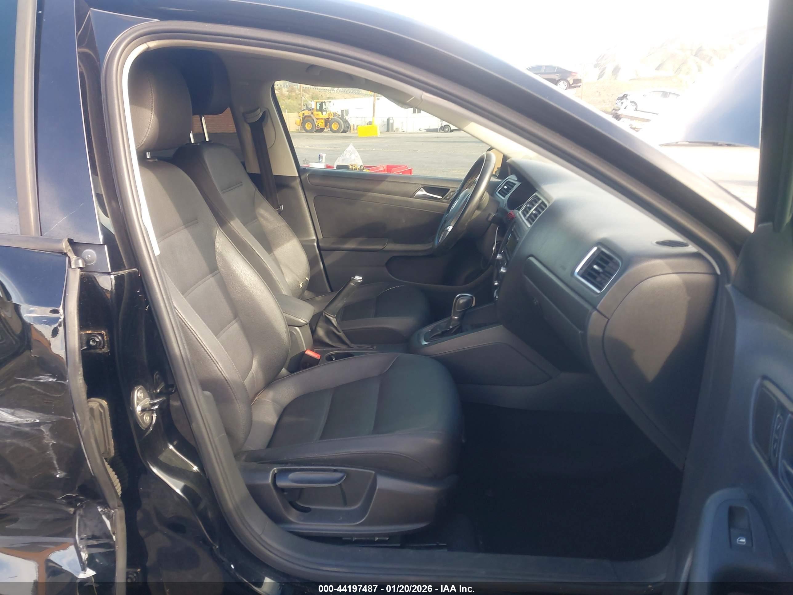 VOLKSWAGEN JETTA image 5