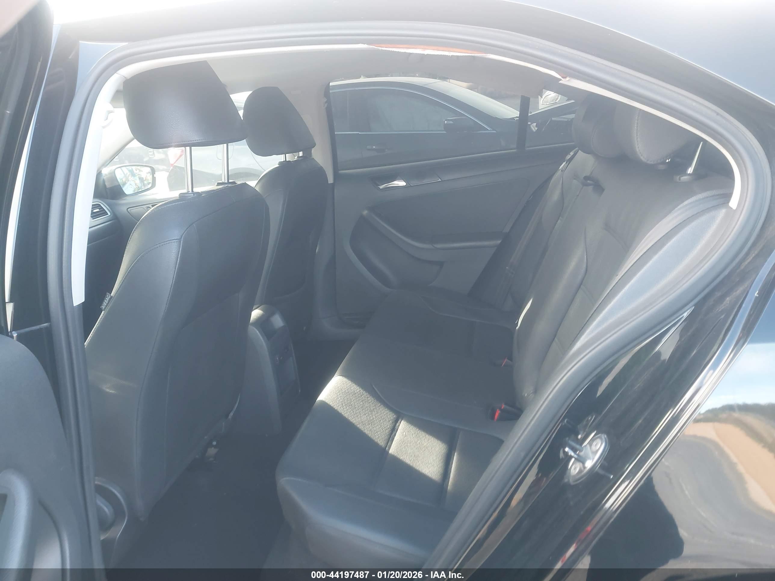 VOLKSWAGEN JETTA image 8