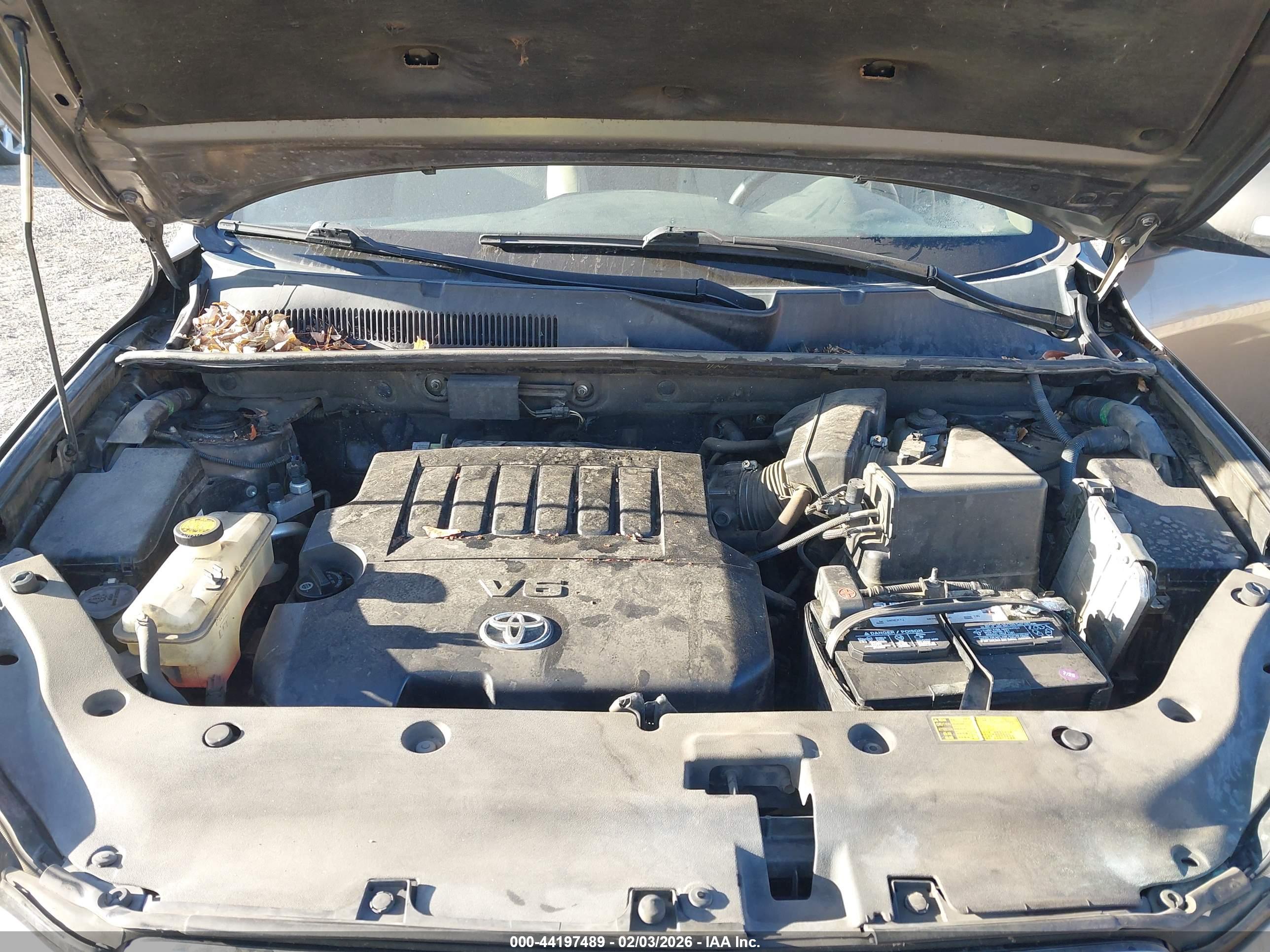 TOYOTA RAV4 image 10