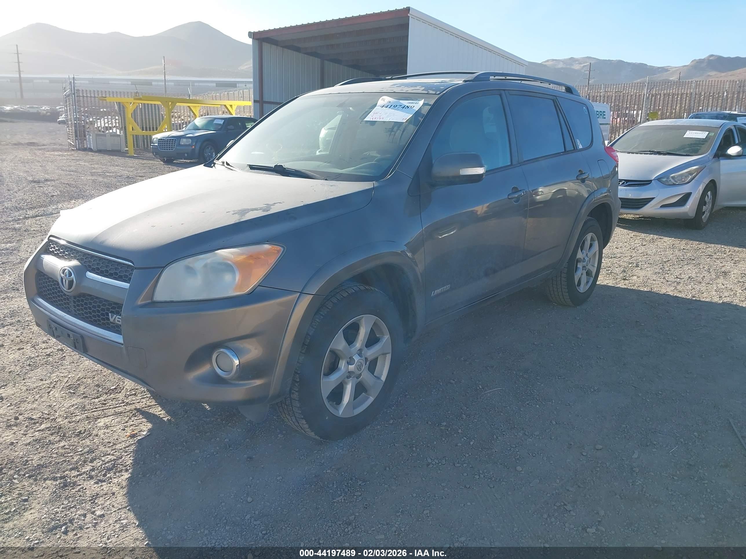 TOYOTA RAV4 image 2
