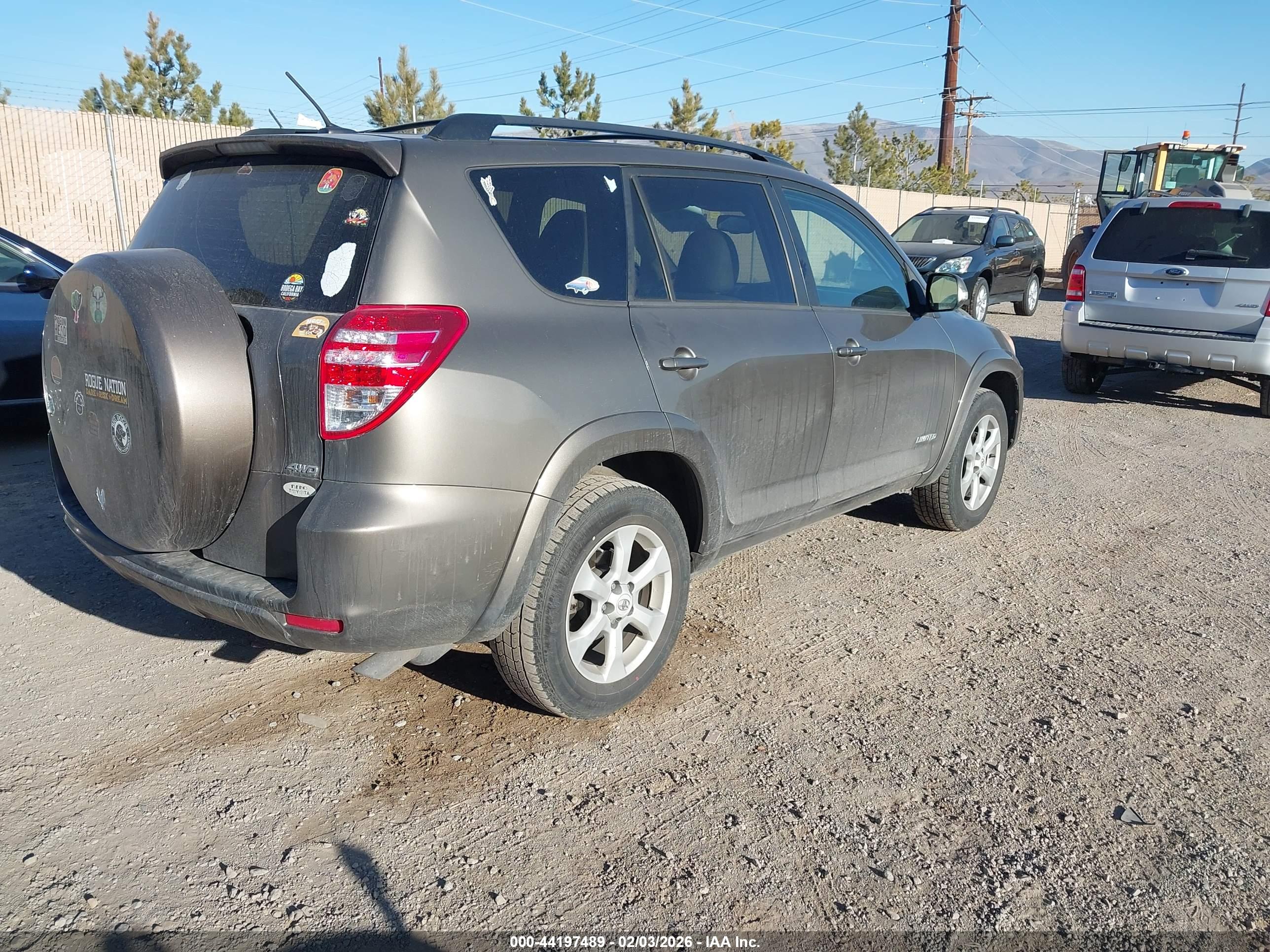 TOYOTA RAV4 image 4