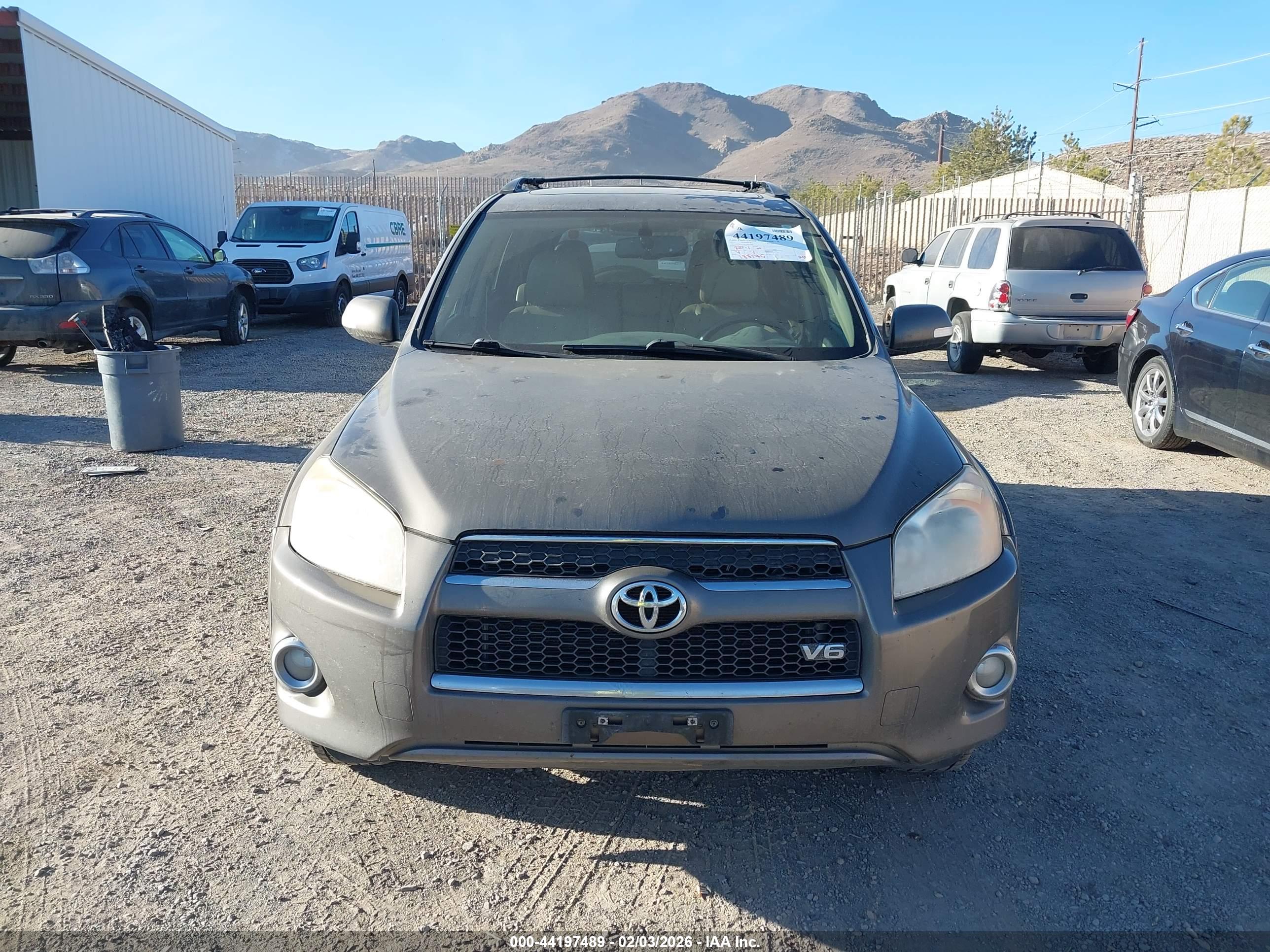 TOYOTA RAV4 image 6