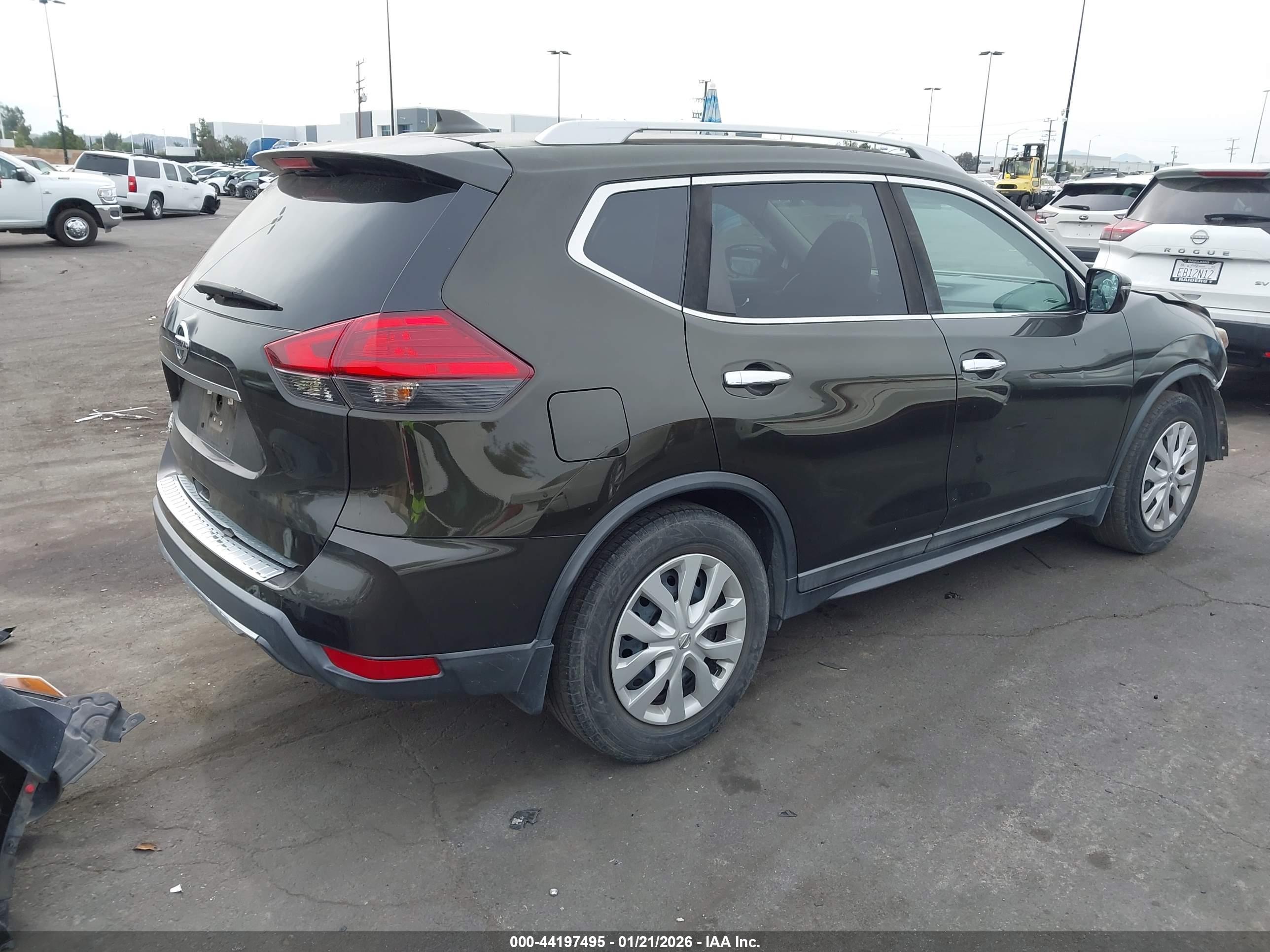 NISSAN ROGUE image 4
