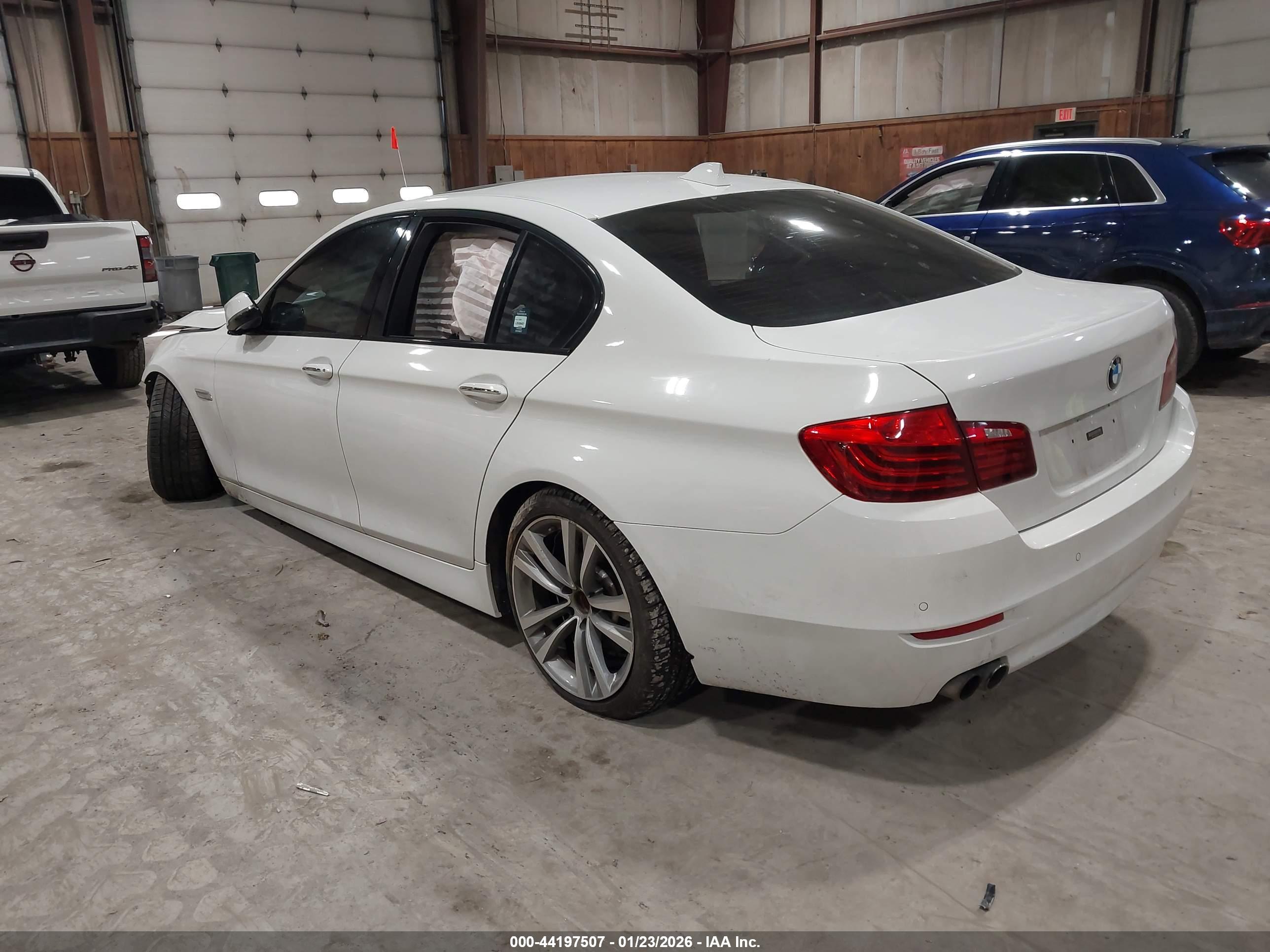 BMW 528I image 3