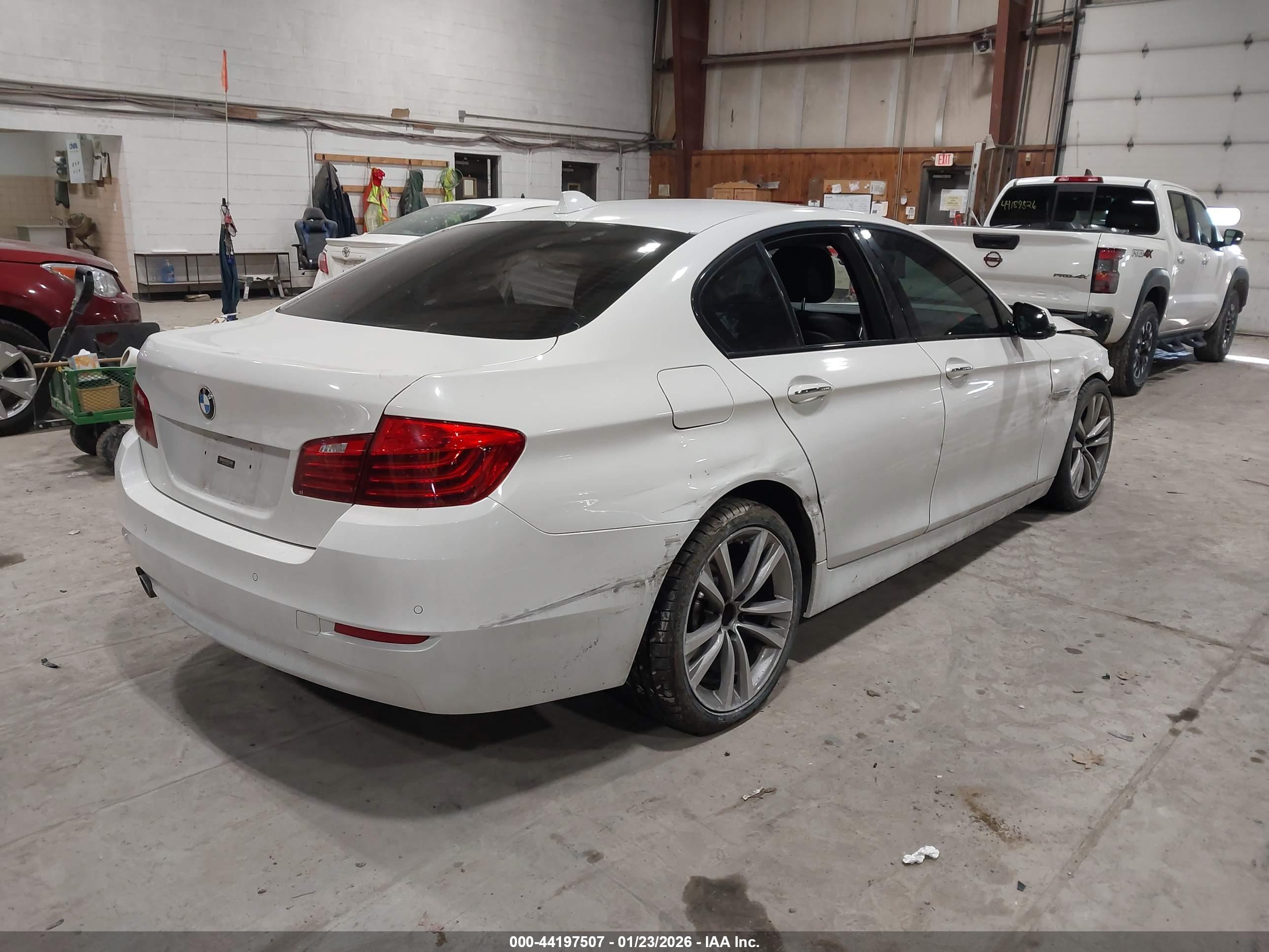 BMW 528I image 4