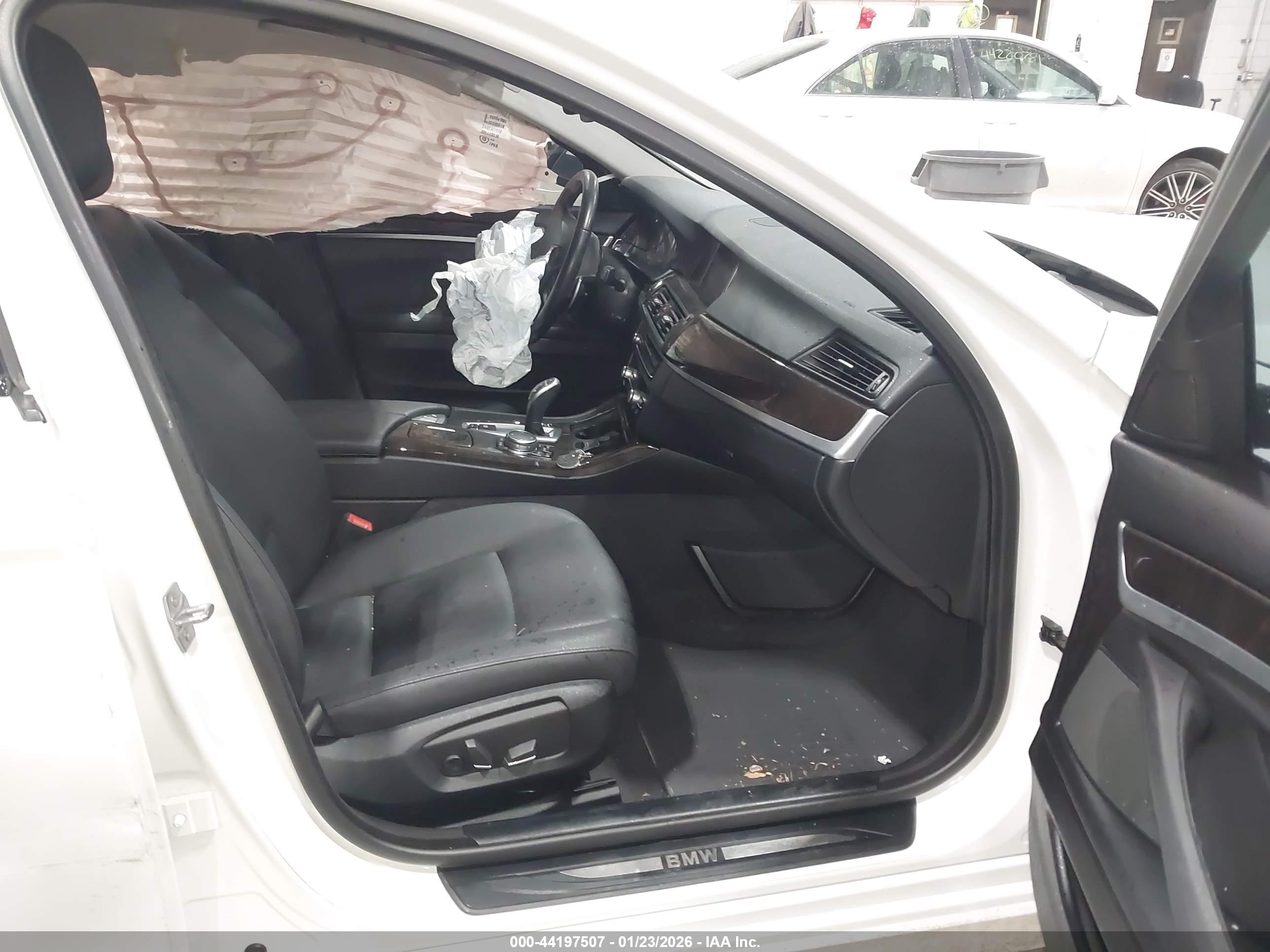 BMW 528I image 5