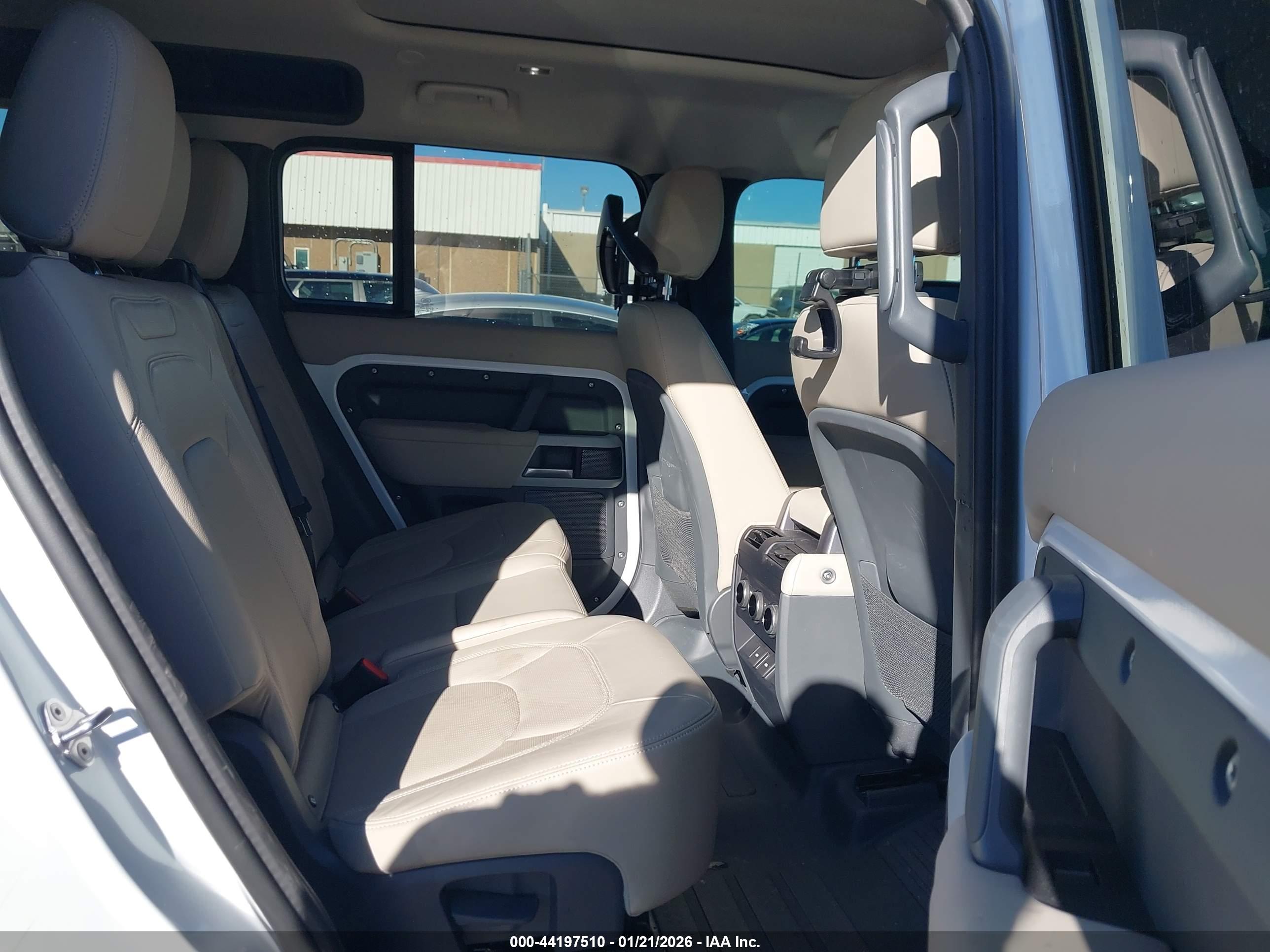 LAND ROVER image 8