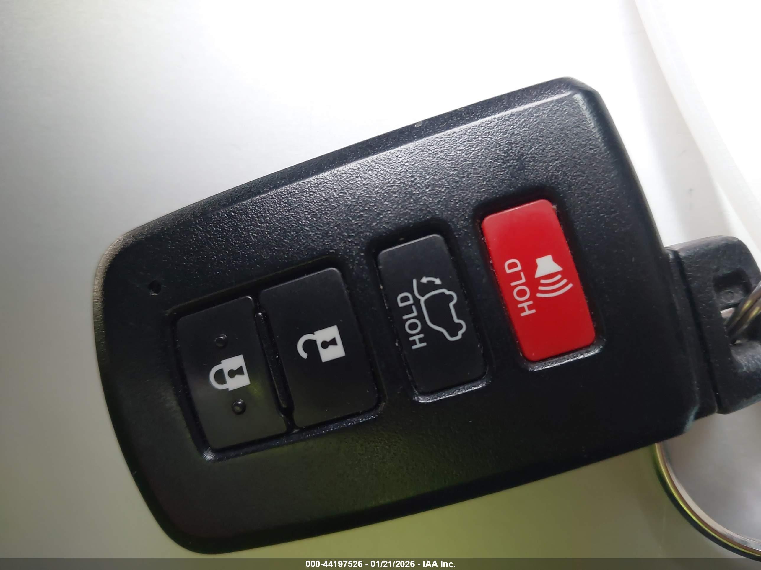 TOYOTA RAV4 image 11